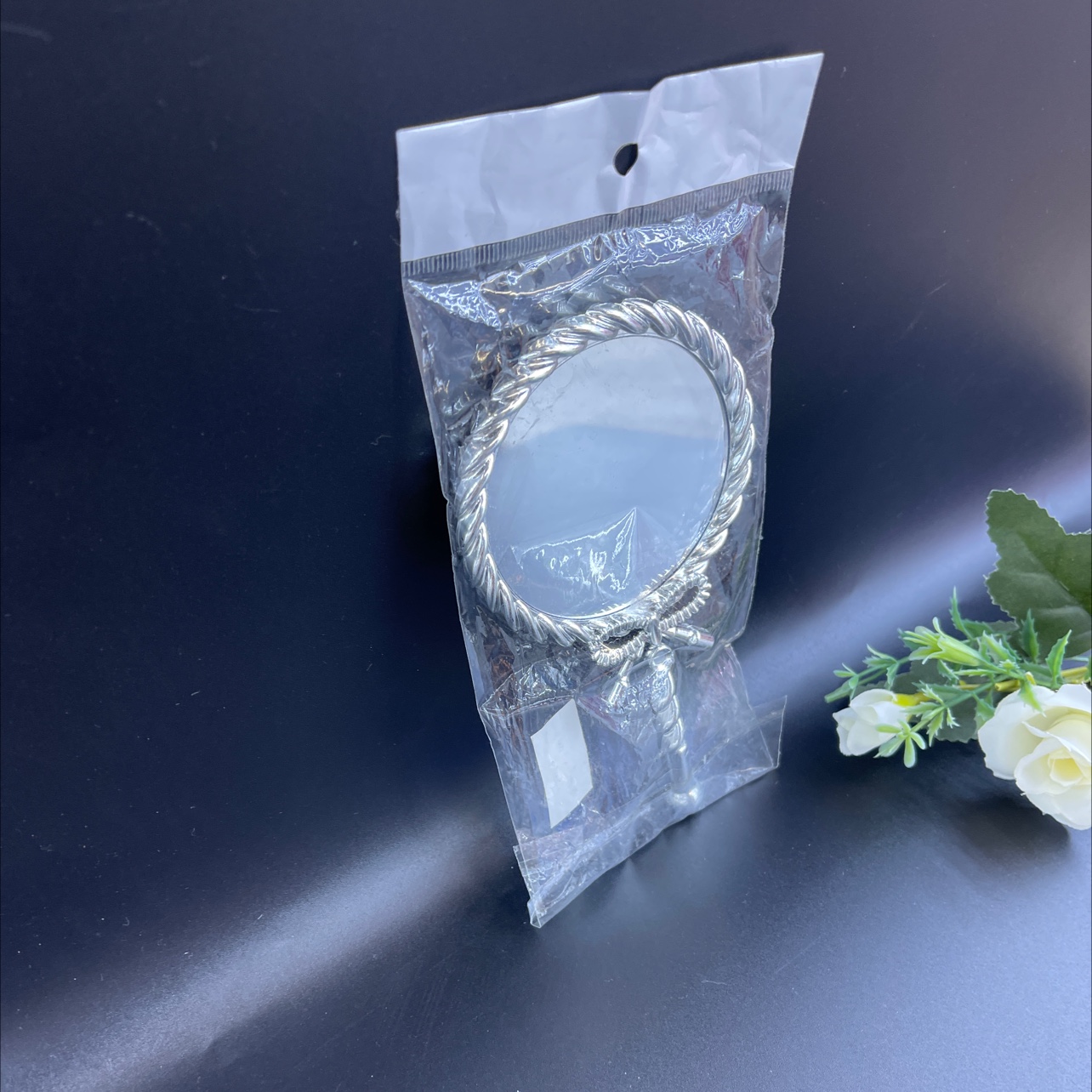 Pequeña chica favorito belleza espejo 7 fácil de mano espejo minimalista mini espejo estilo europeo y americano mini espejo amor casero artesanía 02 Item Picture