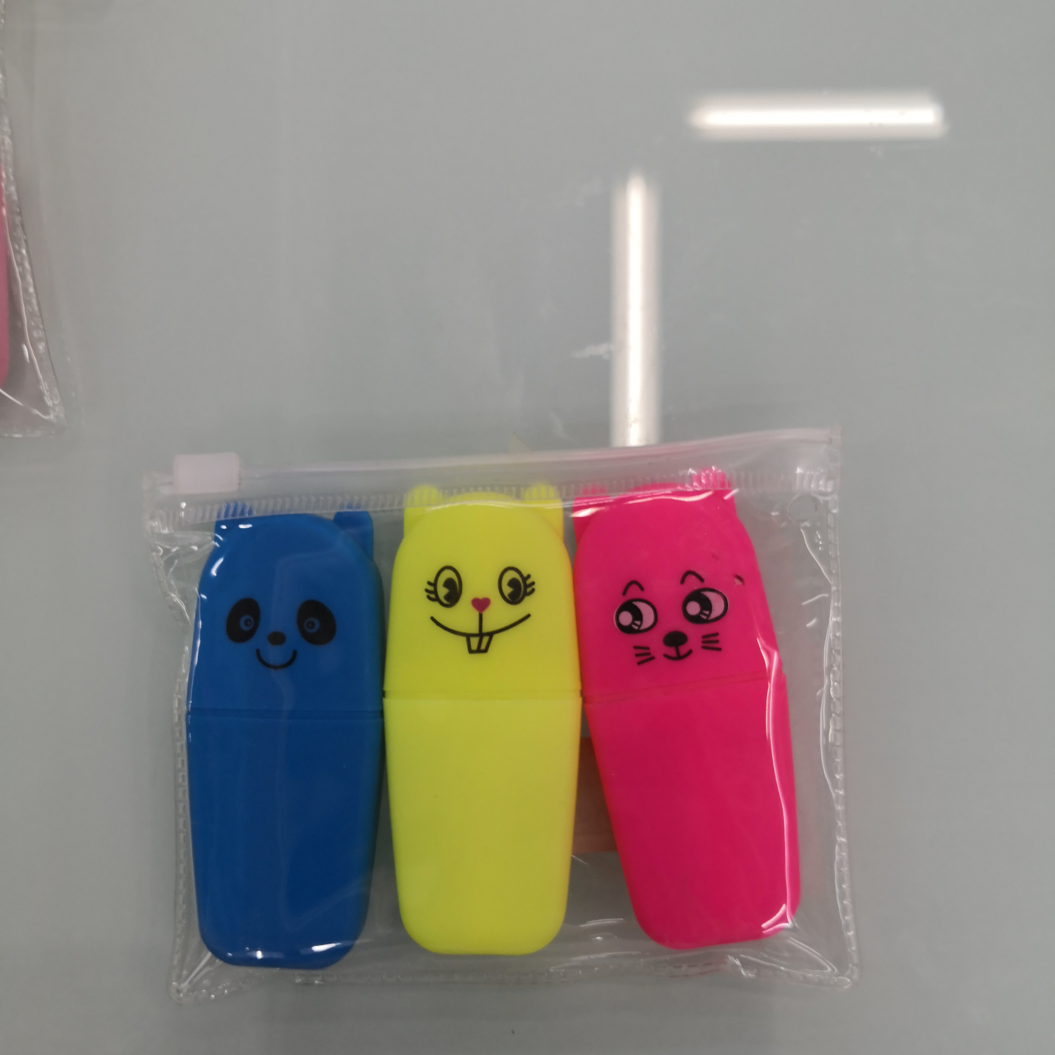 义乌市博洋笔墨用品商行886—3彩色笔杆拉链袋包装荧光笔