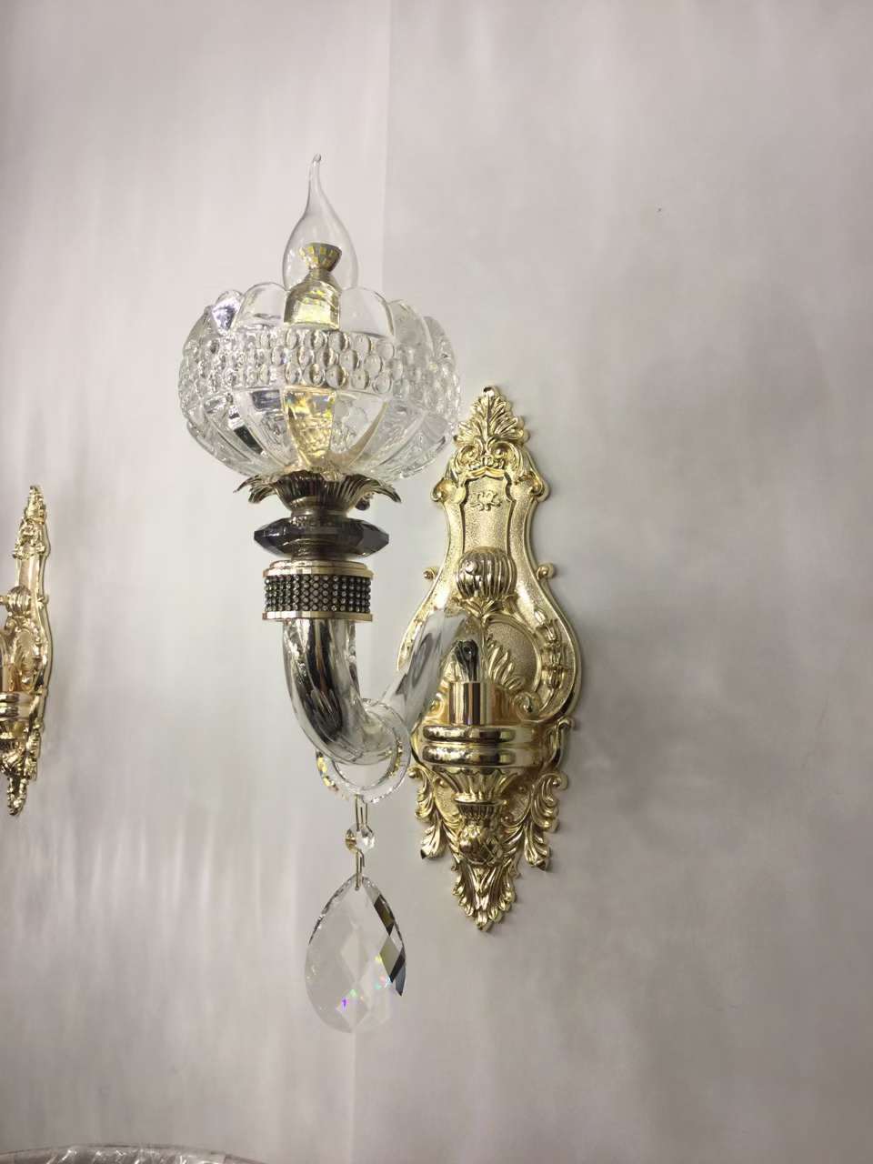 There are 6 crystal glass chandeliers for the living room, dining room and hotel Item Picture