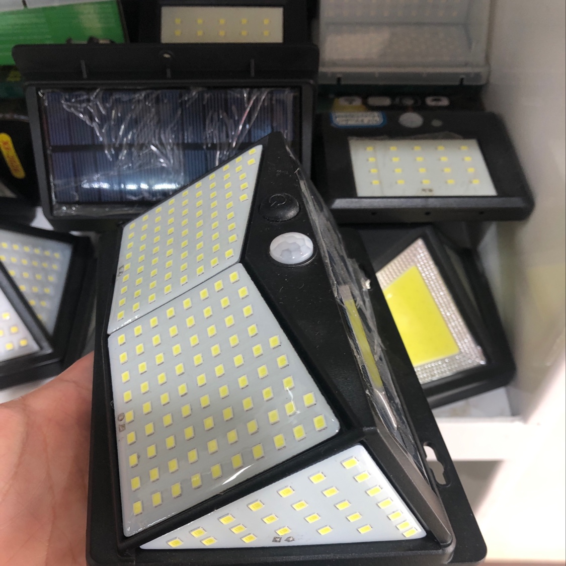 2002 Solar sensor light, Amazon new solar lamp, outdoor human body sensor wall lamp, garden lamp, street lamp, wall lamp details Picture