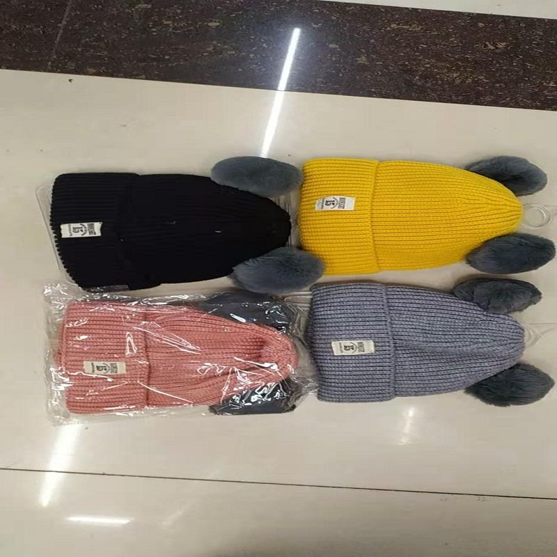 Children's hats are windproof, cold-proof and warm in winter. The diamond-shaped imitation is good-looking and practical. Children's hats are practical. 15