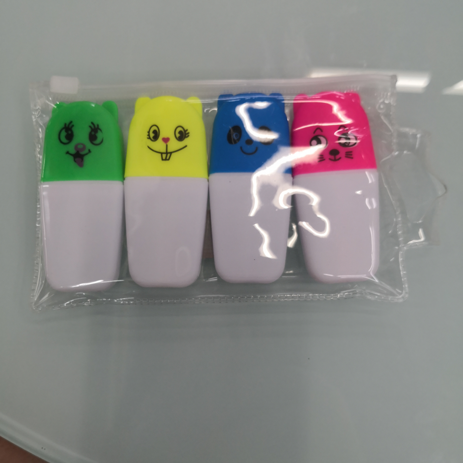 义乌市博洋笔墨用品商行   885—4支拉链袋包装荧光笔
