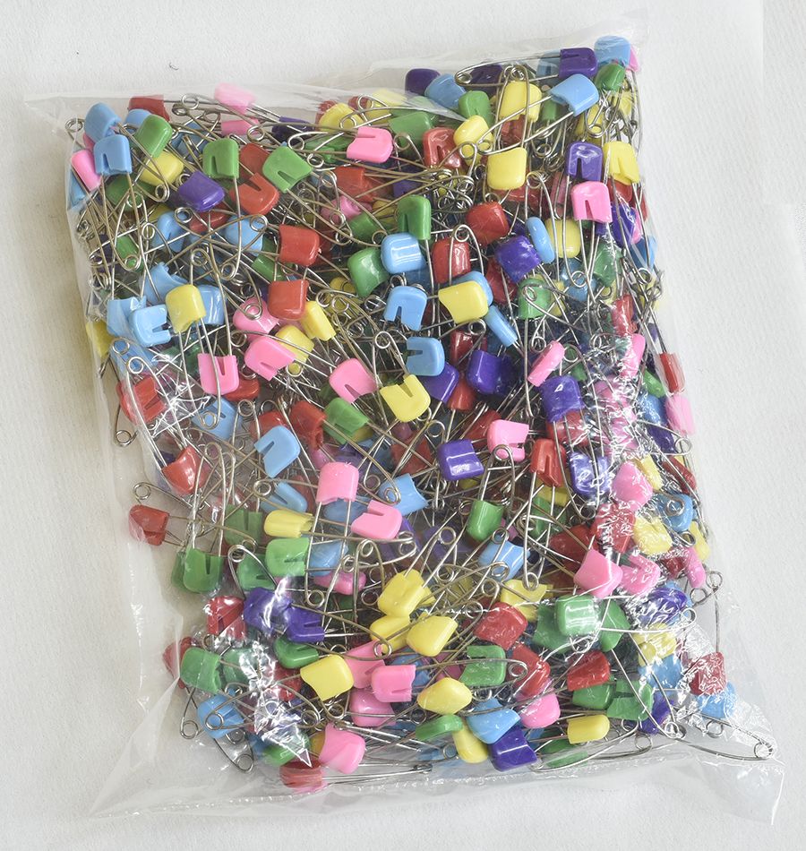 Children's pins, colored pins, plastic pins, stainless steel pins, colored plastic gourd pins, white children's clothing tags, hanging ropes, special small gourd pins, plastic safety pins Item Picture