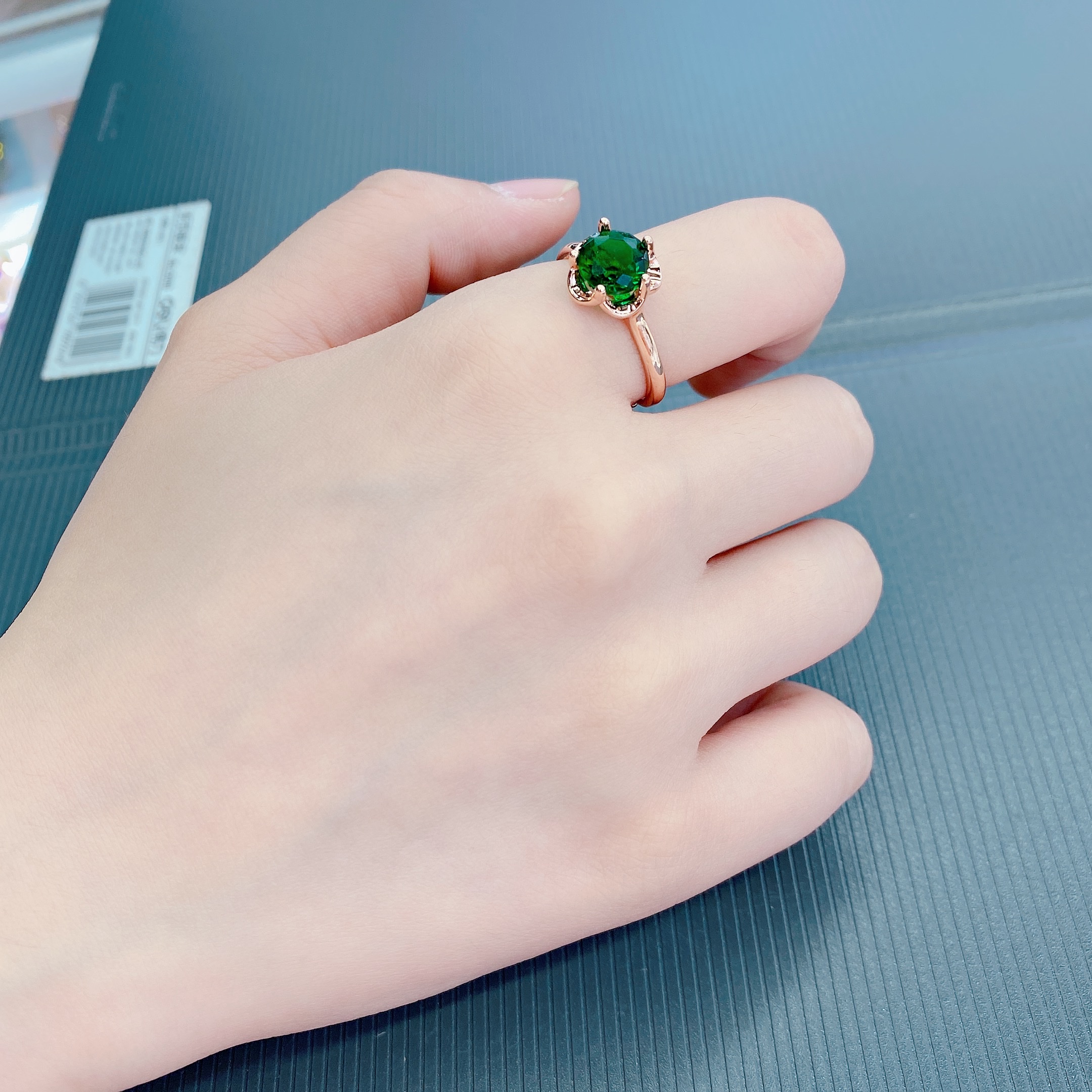 The surface of Chenglong jewelry is plated with white gold or rose gold, and the opening of the live ring can adjust the feminine charm CL0595-19 Specification image