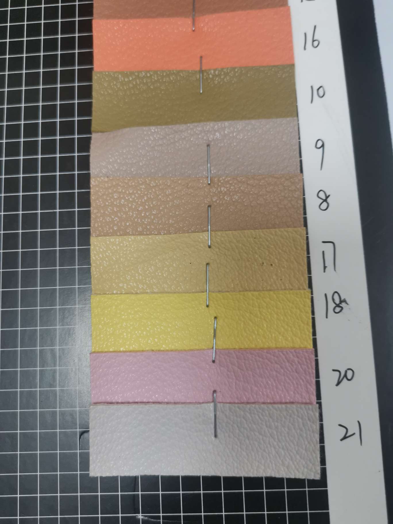 73 97 86 Manufacturers direct sales of new leather a large number of spot high school low-grade luggage sofa shoe material fabric Specification drawing
