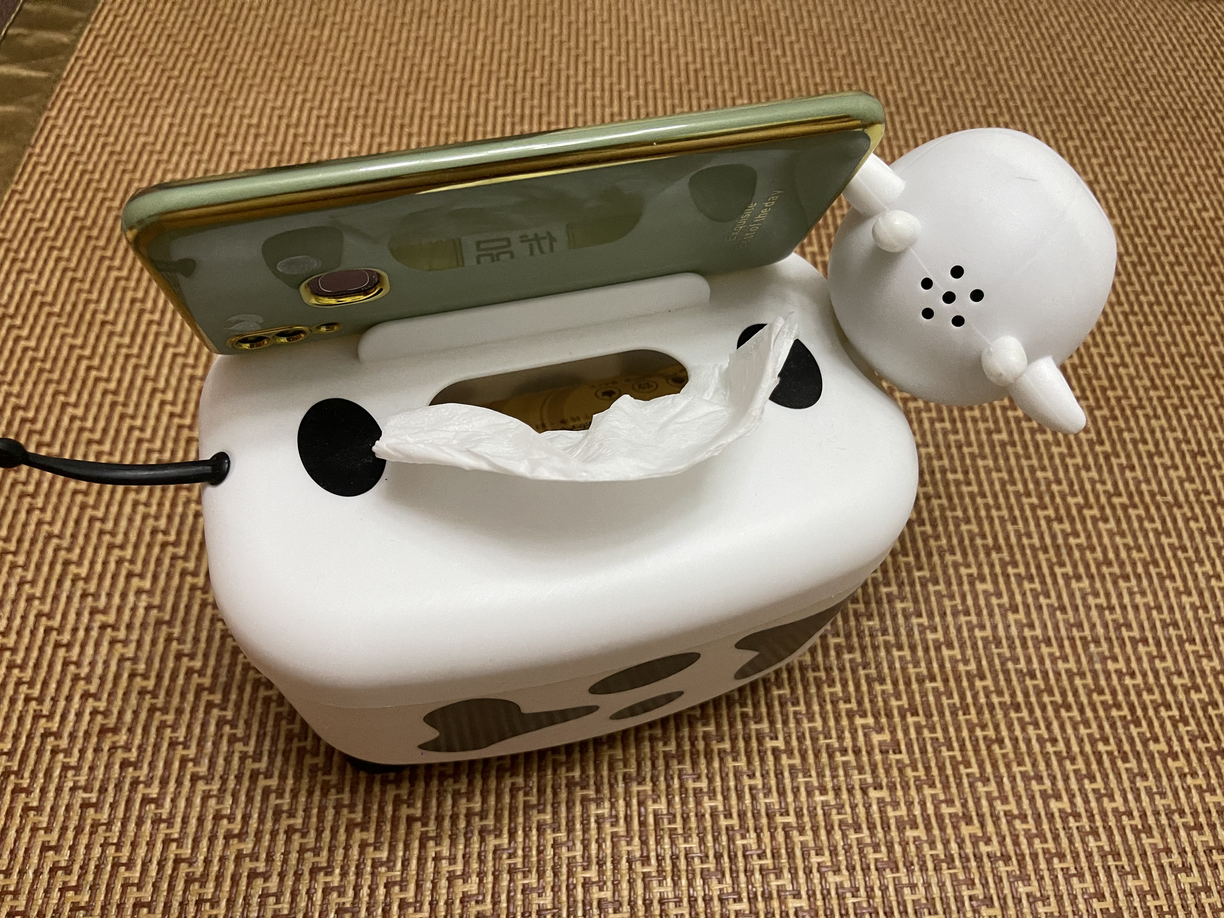 Calf multifunctional storage box. Removable paper accessories Toothpicks can be used as phone holders Application Scenario