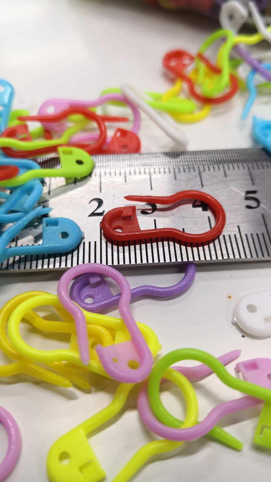 22mm plastic gourd pin, colored plastic gourd pin, white children's clothing tag, special small gourd pin plastic safety pin for hanging rope detail image 5