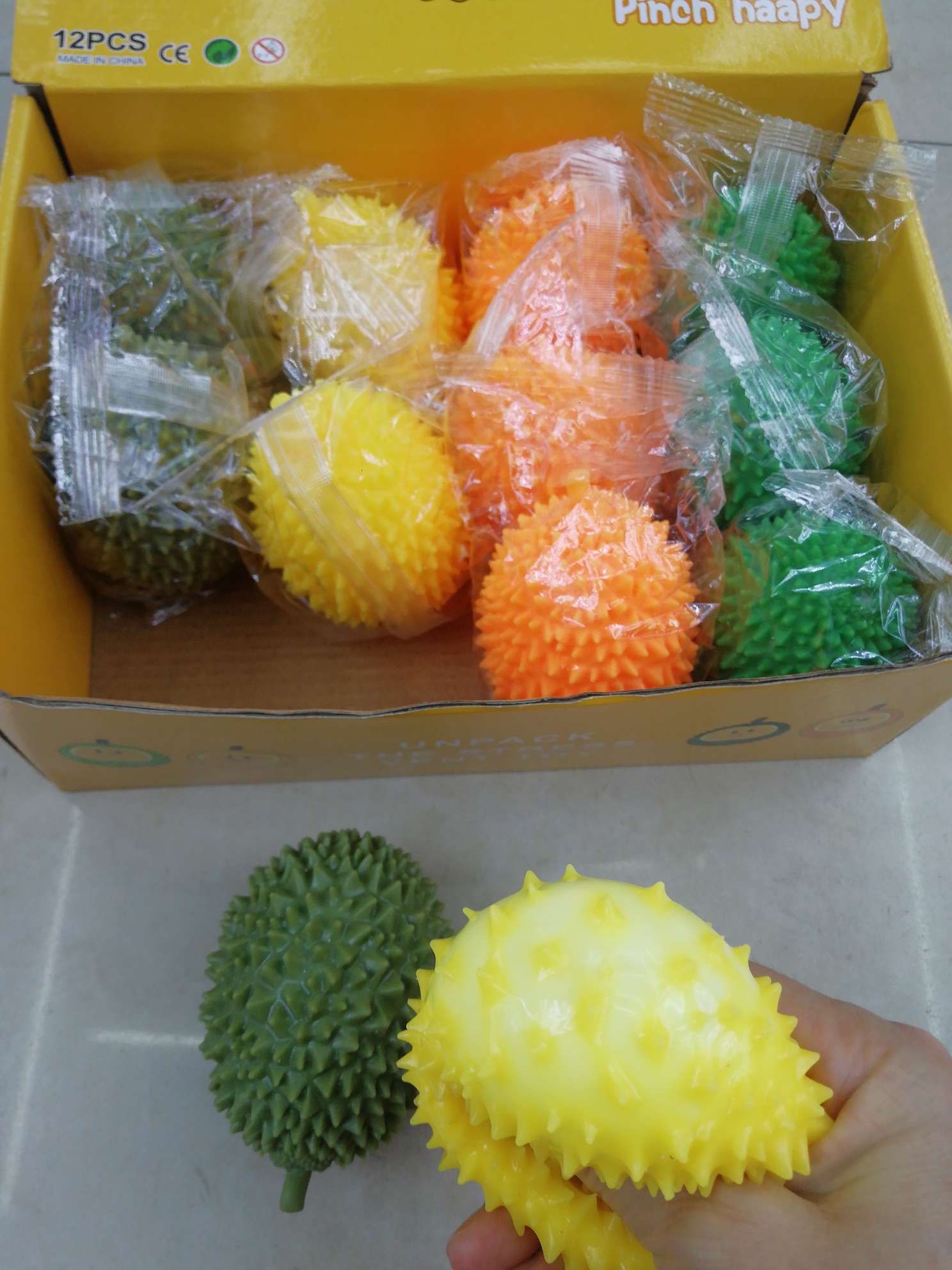 仿真榴莲面粉球热销慢回弹解压玩具恶搞儿童小玩具创意减压发泄神器软胶挤压玩具地摊货源外贸批发捏捏乐解压玩具恶搞儿童小玩具详情2