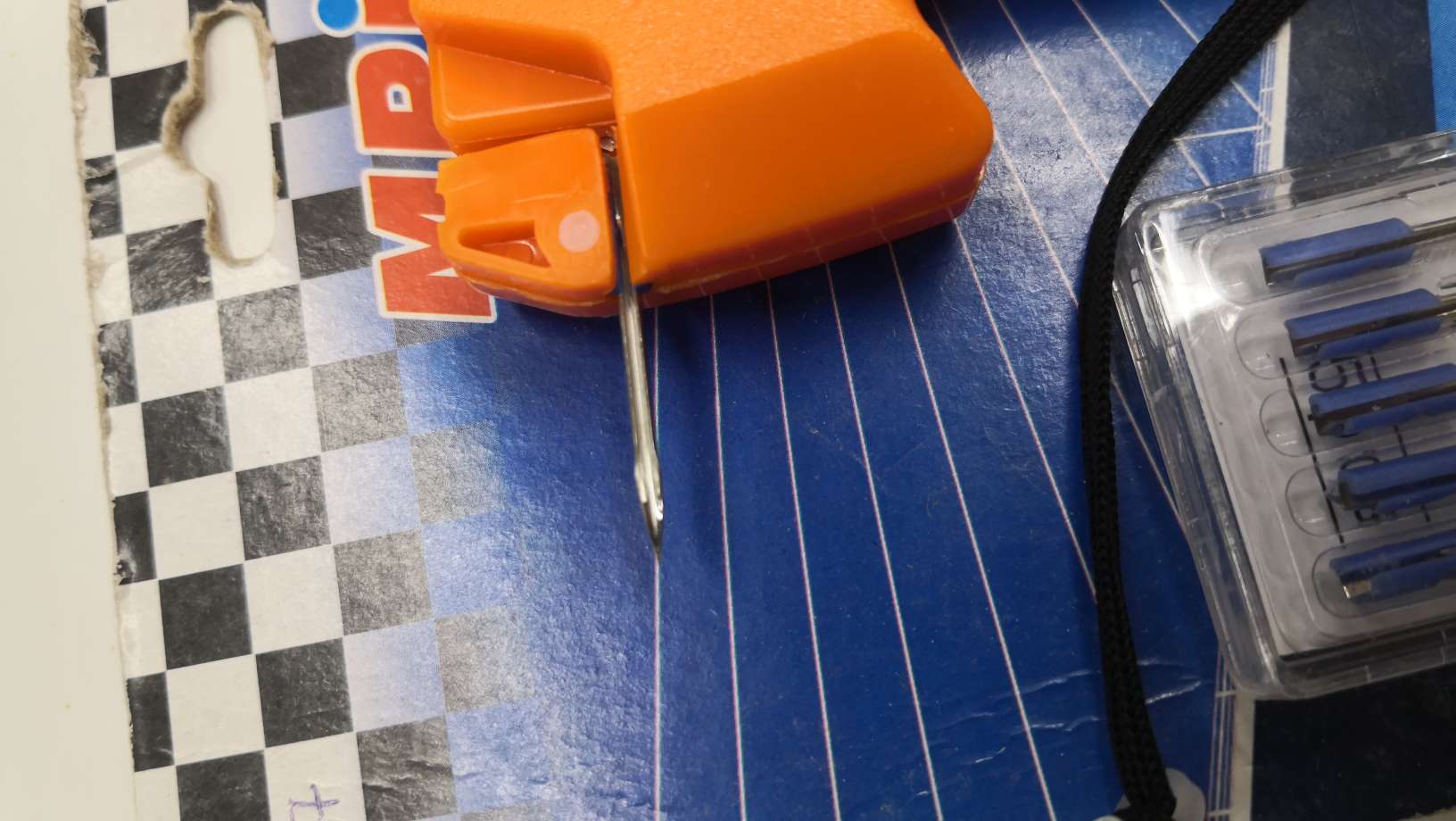 Mpio-8 tag gun, glue needle gun, original glue needle gun for labeling and snatching tags, sock gun, trademark gun, long fine needle Application Scenario