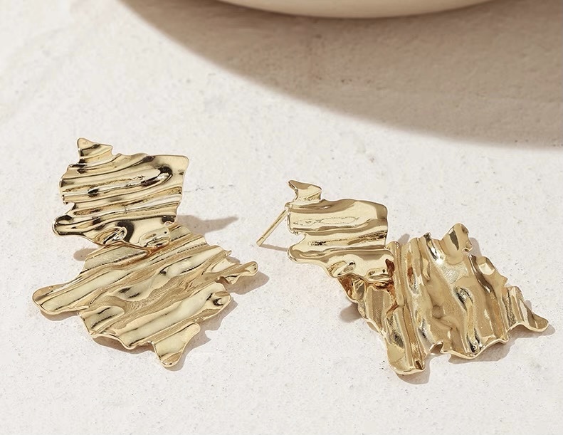 Dingxin Accessories S925 Silver Needle Earrings 912098, a popular new product for foreign trade, is a fashionable metal earring with a European and American style. Wholesale supply from the manufacturer Item Picture