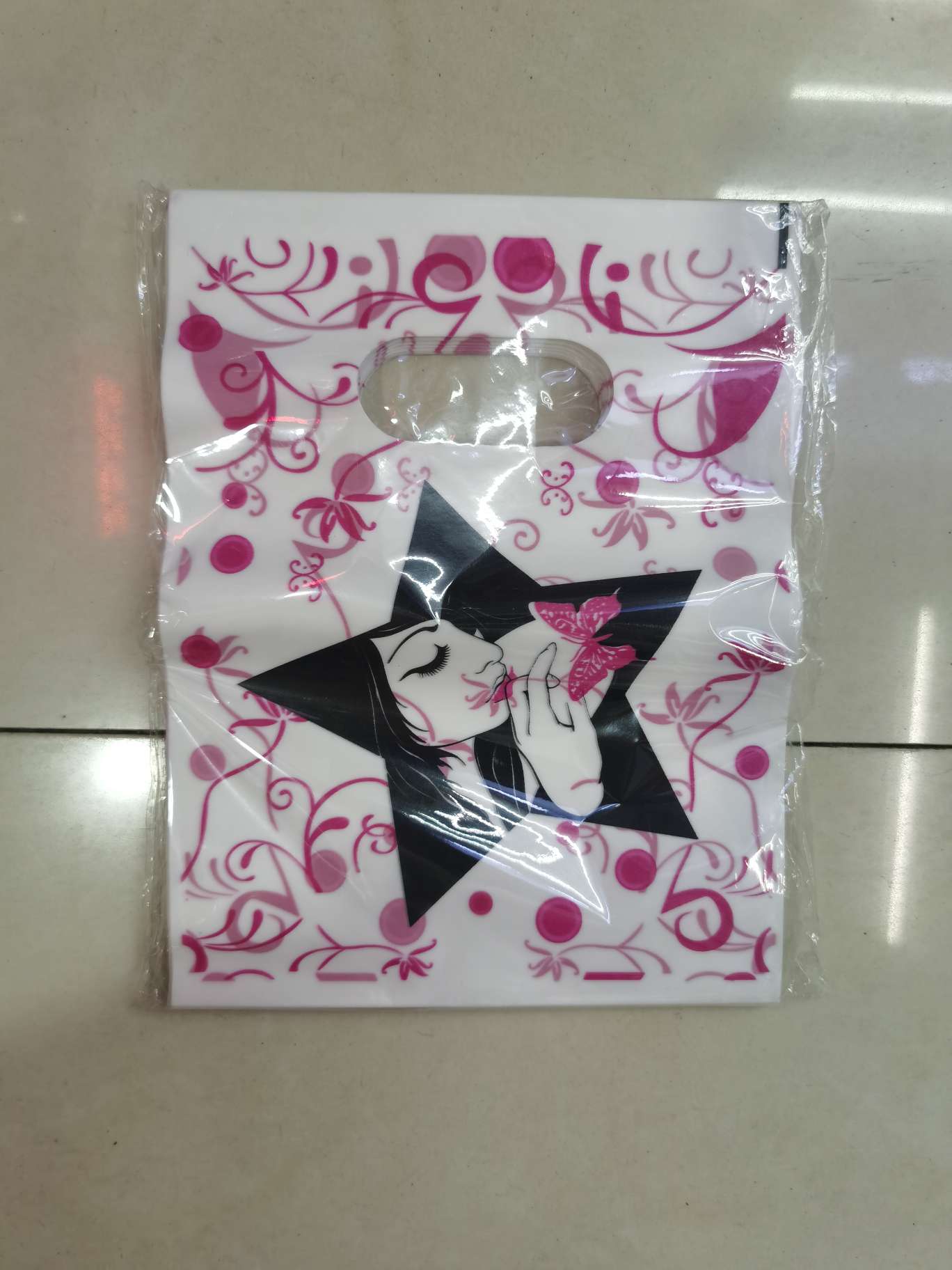 玫瑰花塑料袋低压塑料袋.PE塑料袋。有心形.花型.圆形.圆点.条纹.圆圈.美女图案.字母图案.人物图案.玫瑰花图案、铁塔详情图1