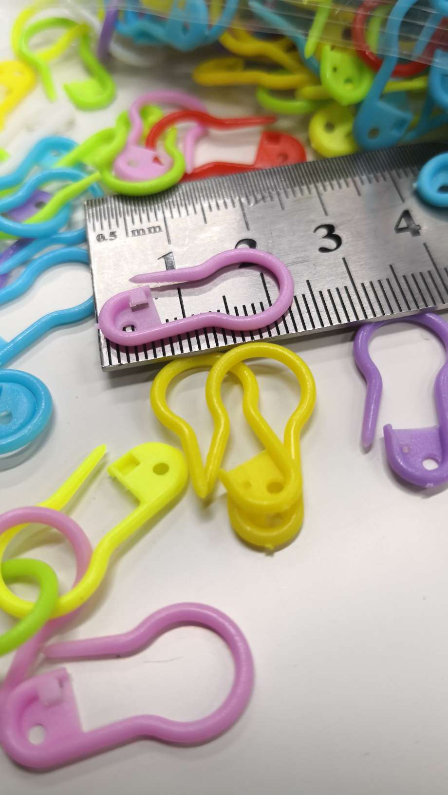 22mm plastic gourd pin, colored plastic gourd pin, white children's clothing tag, special small gourd pin plastic safety pin for hanging rope detail image 4