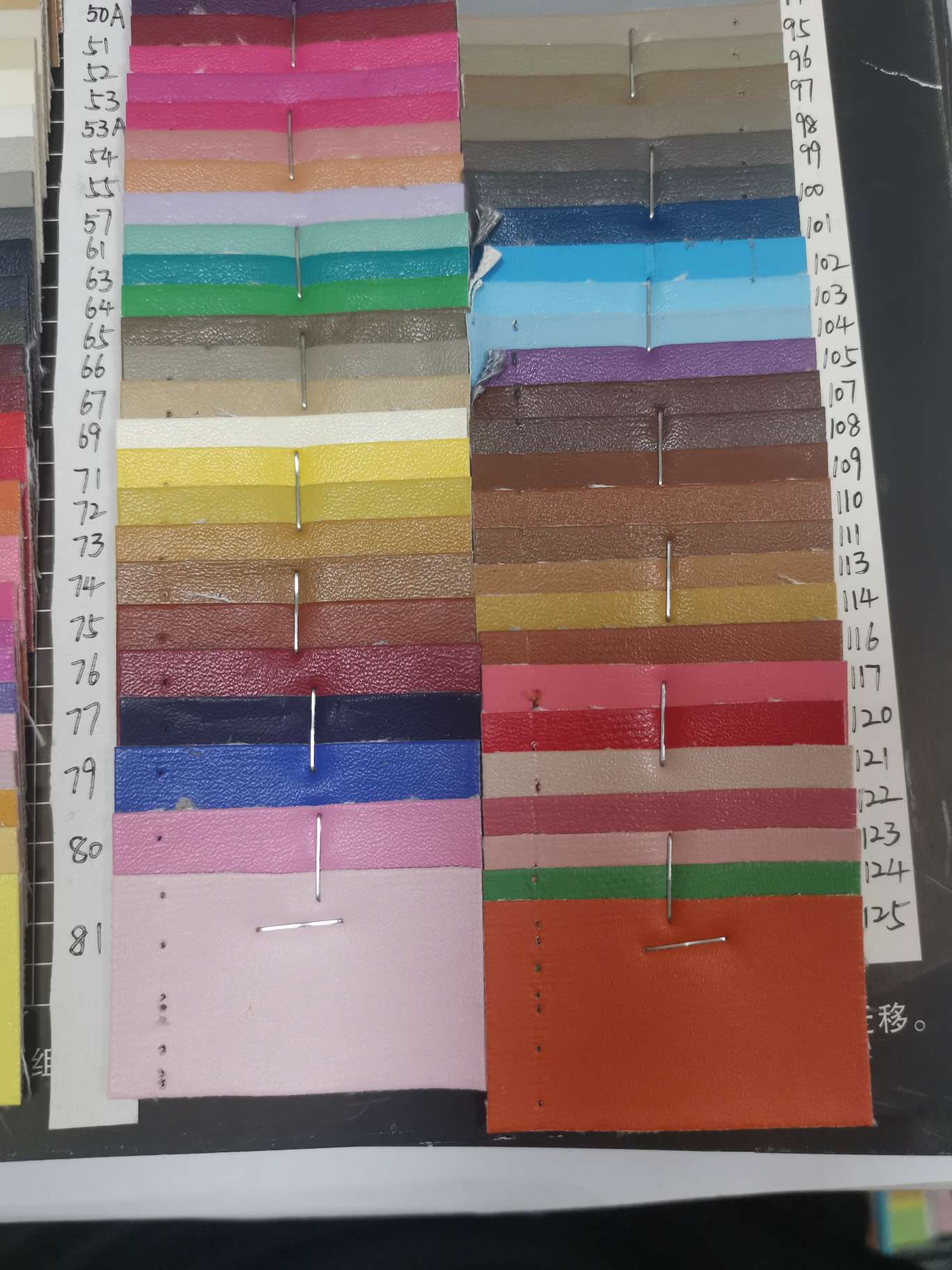 258 61 Manufacturers direct sales of new leather a large number of spot high school low-grade luggage sofa shoe material fabric Specification drawing