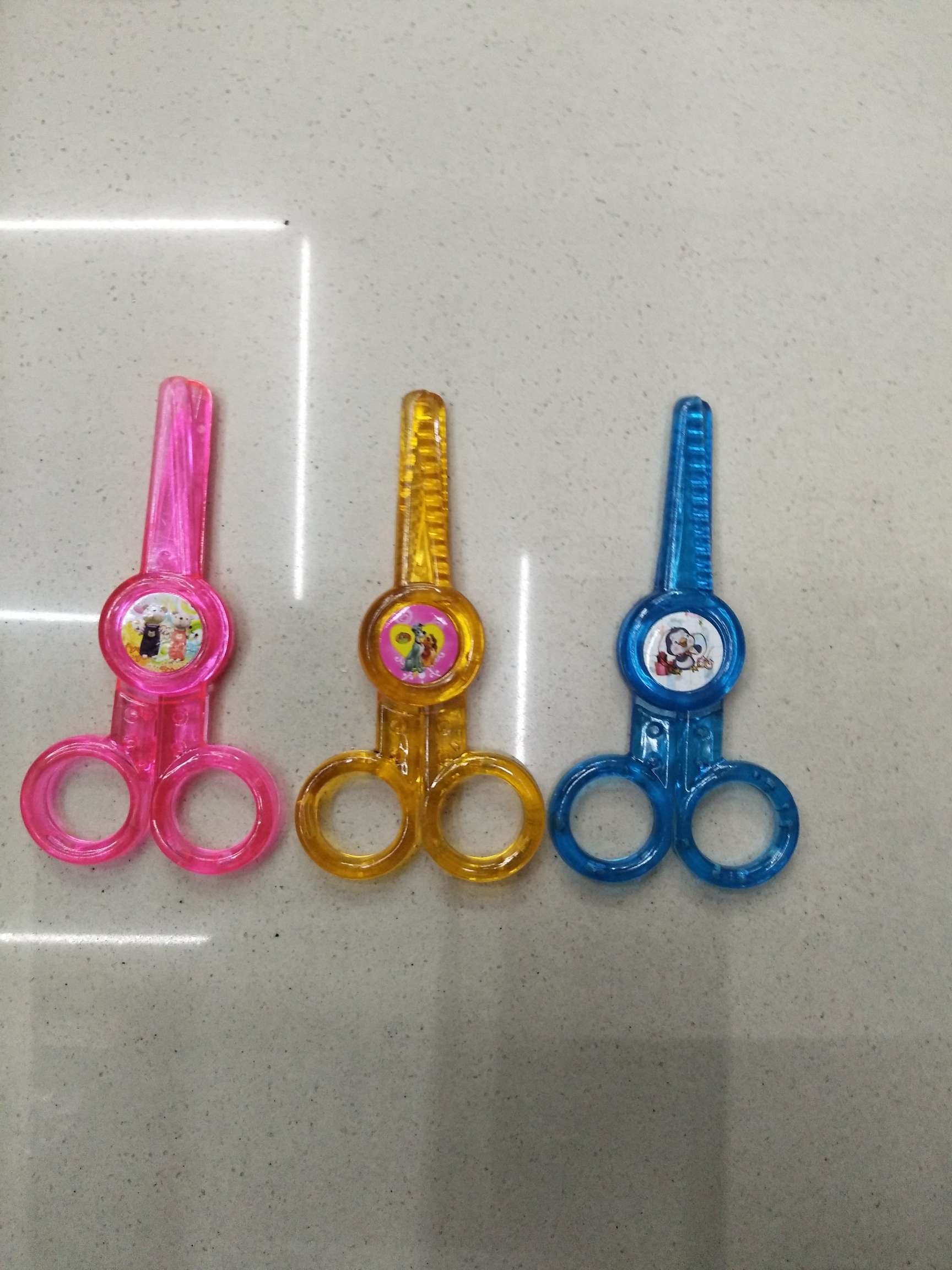 Children's scissors, kindergarten safety scissors, all-plastic safety scissors, scissors, stationery scissors, children's handicraft scissors, office and educational scissors, tools, lace, several patterns, tooth-shaped scissors Specification drawing