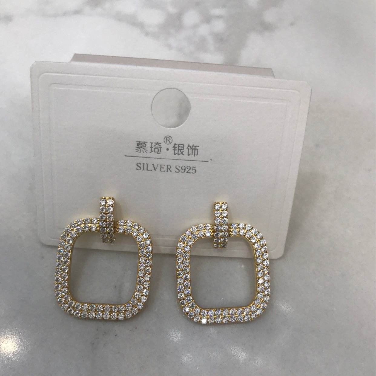 مربع كبير ممتلئ بالحفر Item Picture
