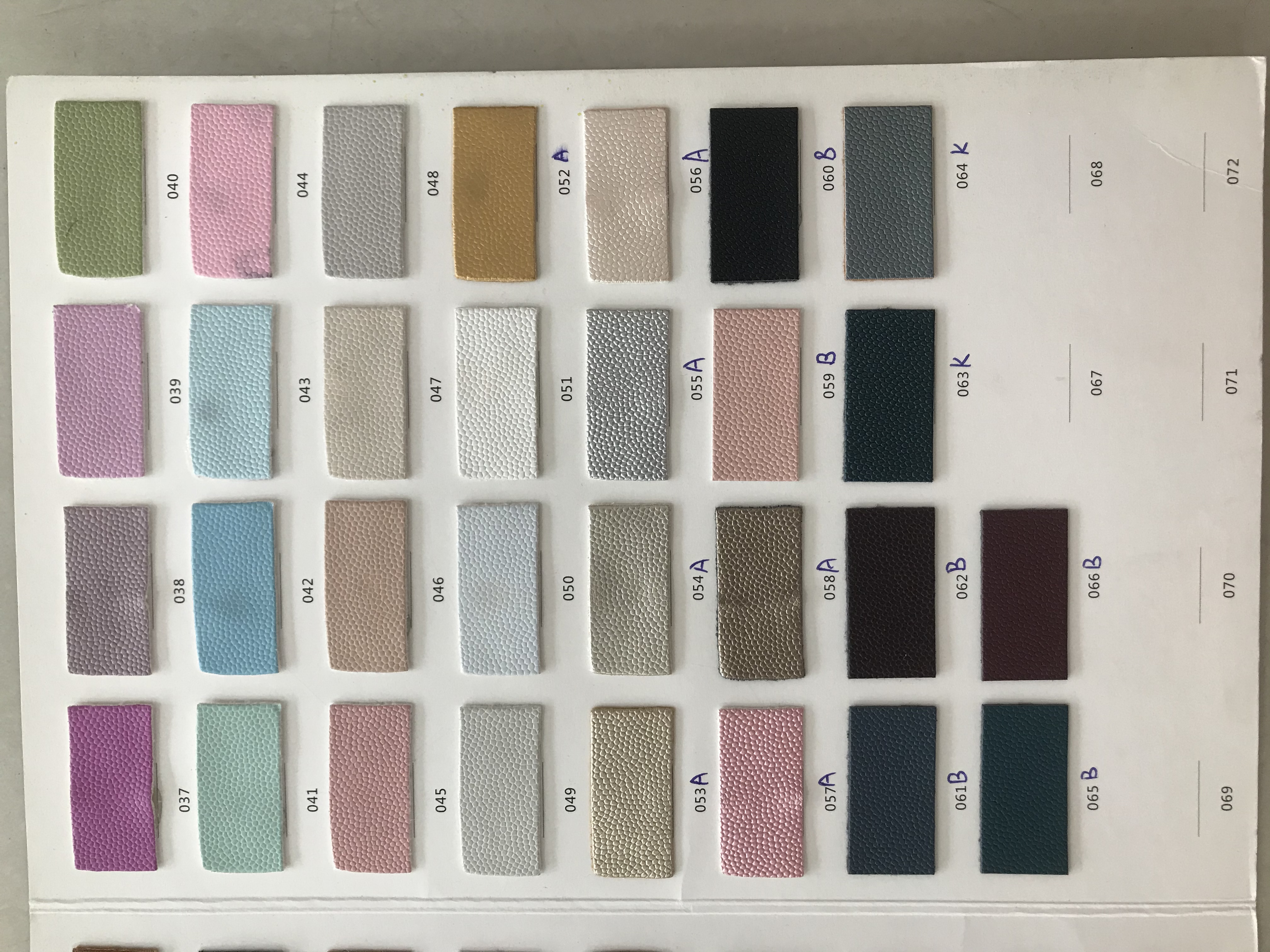 KF348珍珠鱼白底实物图