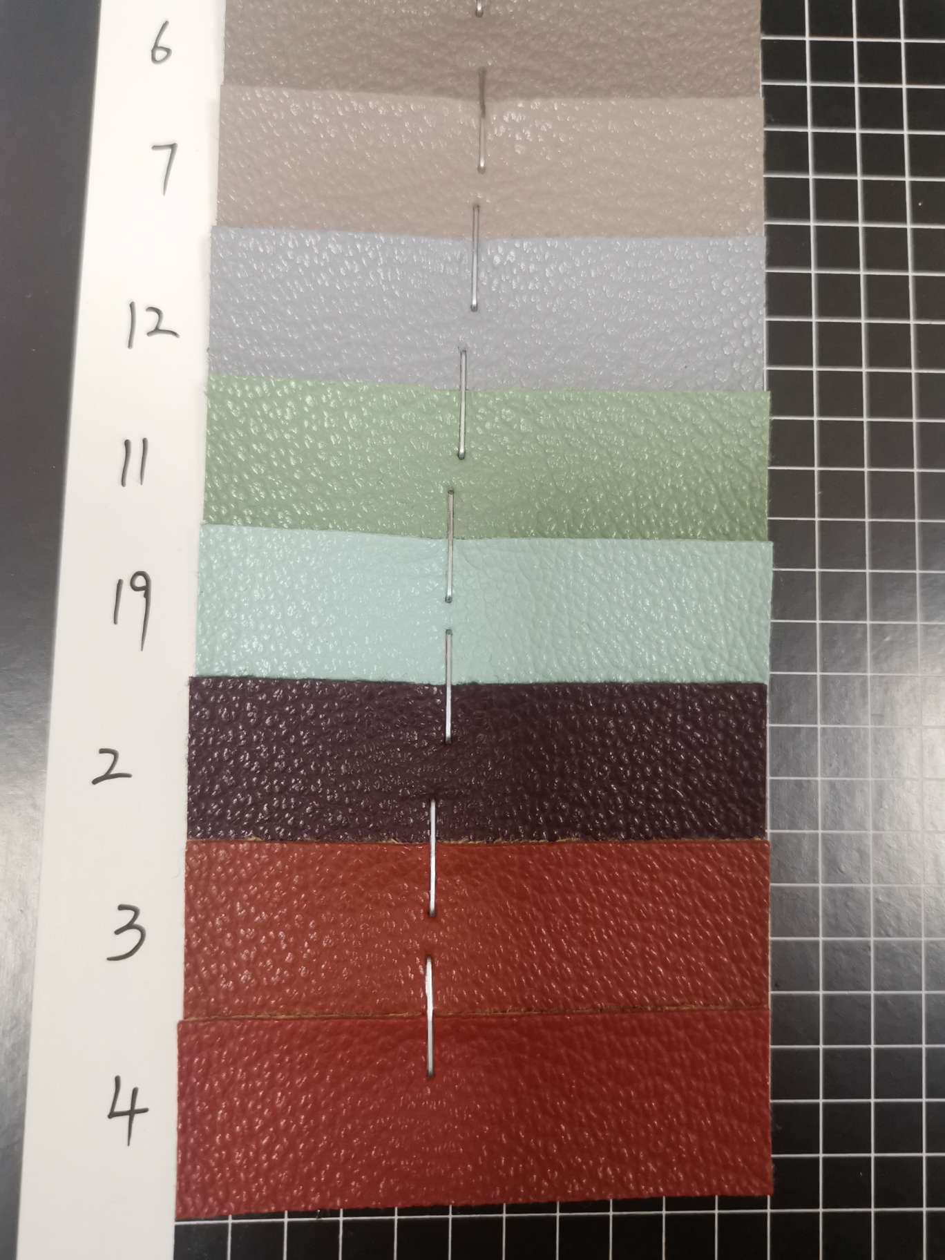 7 3 9 7 8 6 Manufacturers direct sales of new leather a large number of spot high school low grade luggage sofa shoe material fabric details Picture