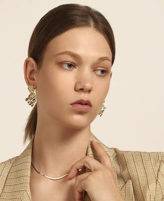 Dingxin Accessories S925 Silver Needle Earrings 912098, a popular new product for foreign trade, is a fashionable metal earring with a European and American style. Wholesale supply from the manufacturer Specification image