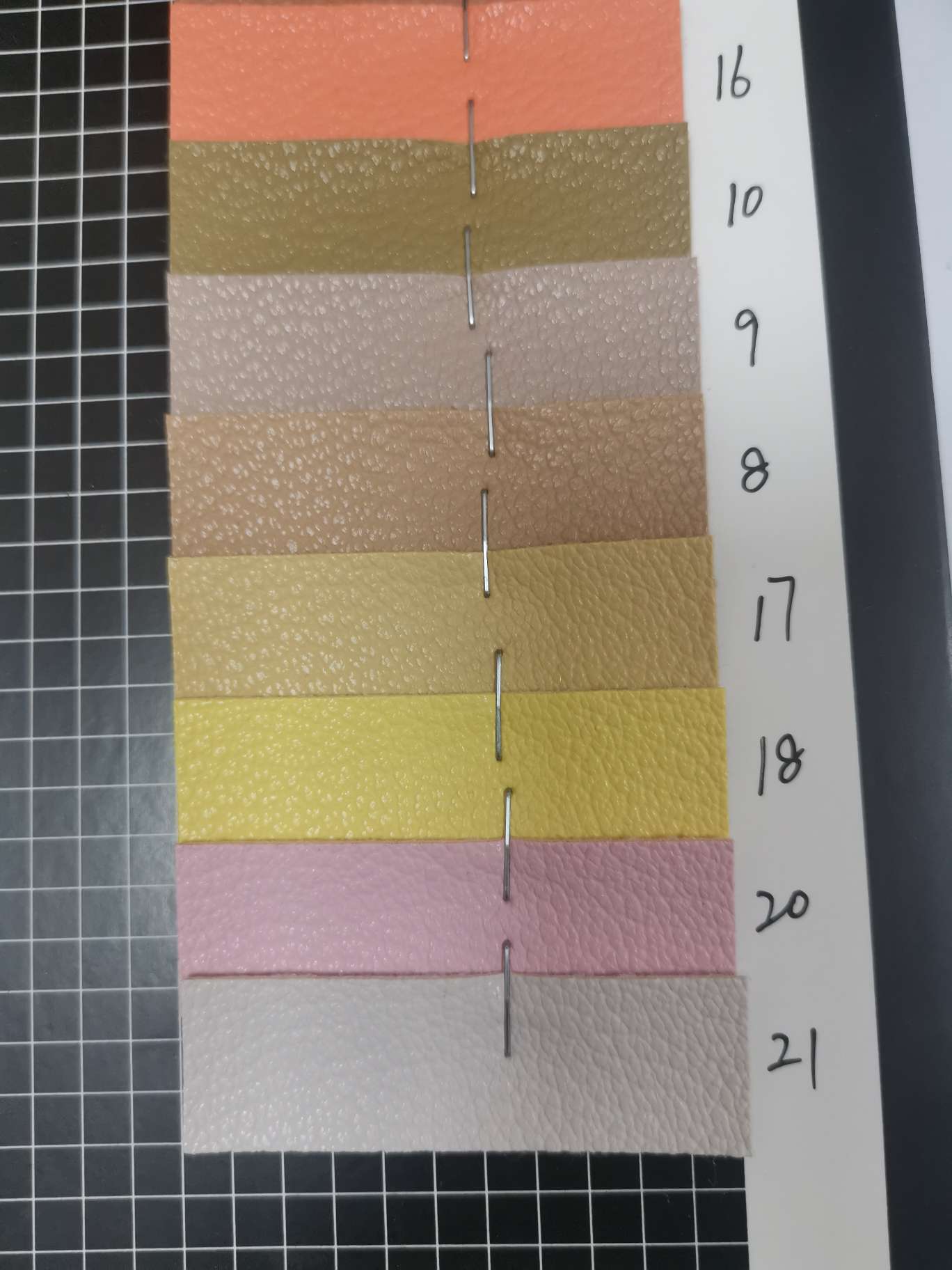 73 97 8 6 Manufacturers direct sales of new leather a large number of spot high school low grade luggage sofa shoe material fabric Specification drawing