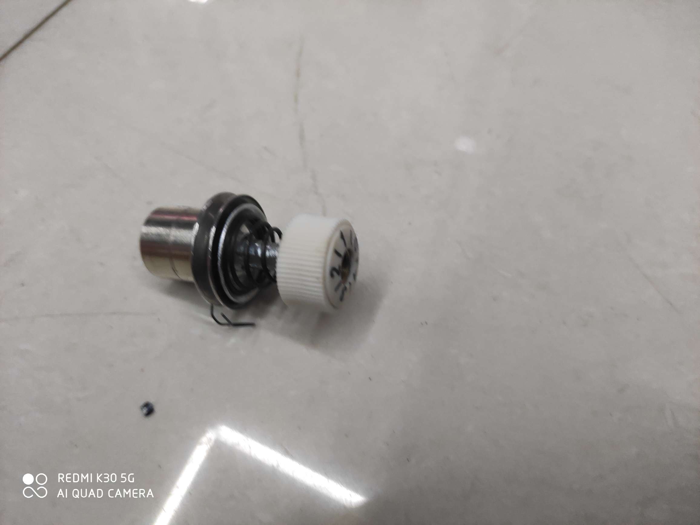 Wire clamping device details Picture