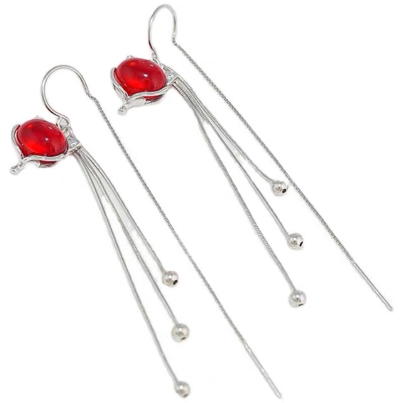 New style of tassel earrings, featuring a unique red fox long ear string and elegant ear hooks