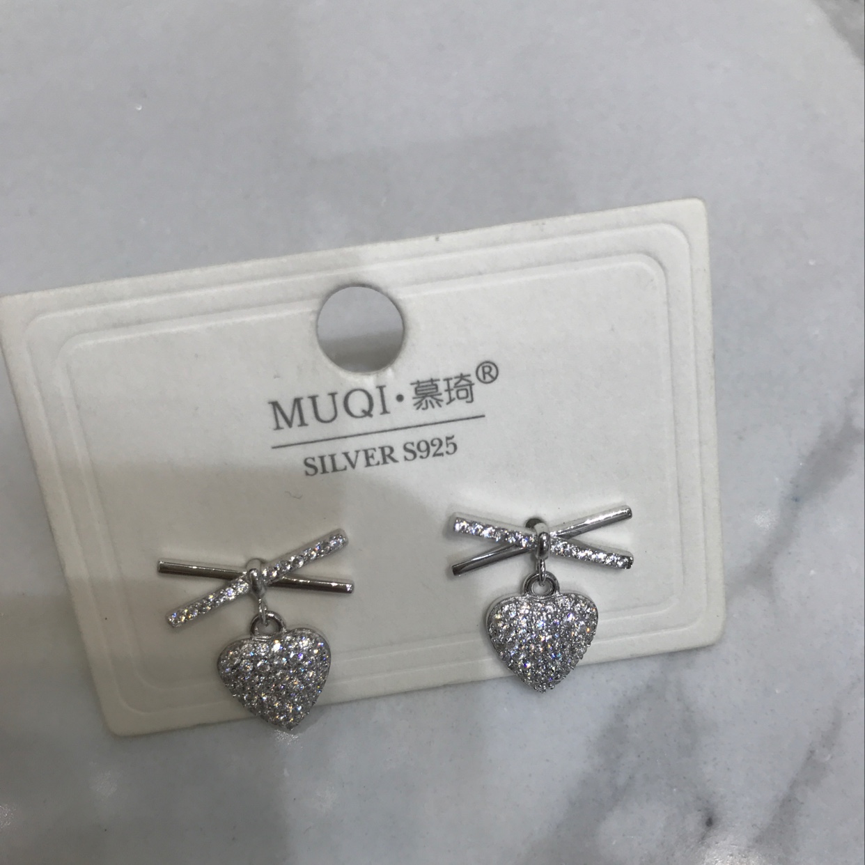 Love and not love details Picture