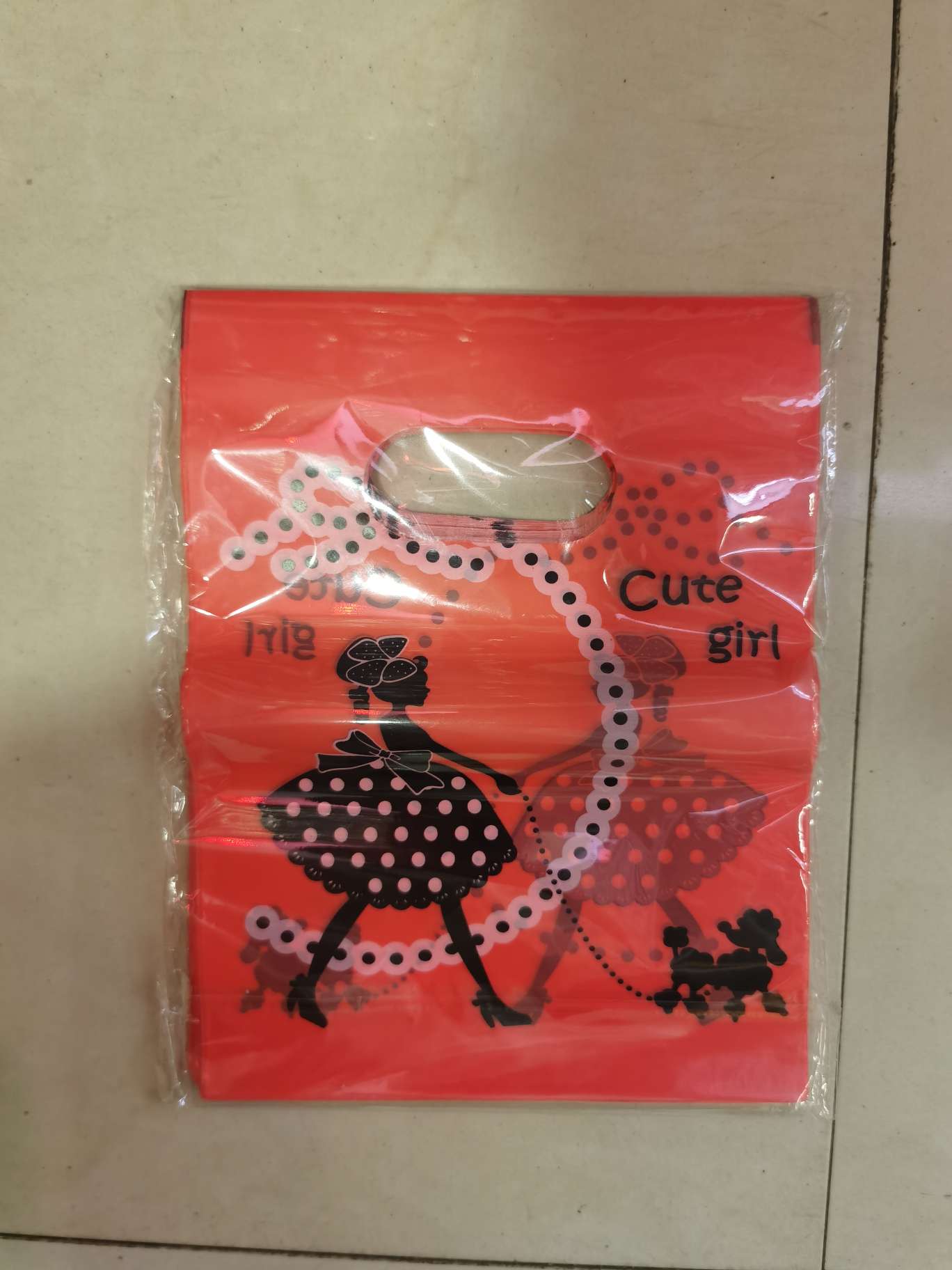 PE clothing bags, heart-shaped plastic bags, striped plastic bags, low-pressure plastic bags. PE plastic bag. There are heart-shaped, flower-shaped and round ones. Dots. Stripes. Circles. Beauty pattern. Letter pattern. Character pattern Specification image