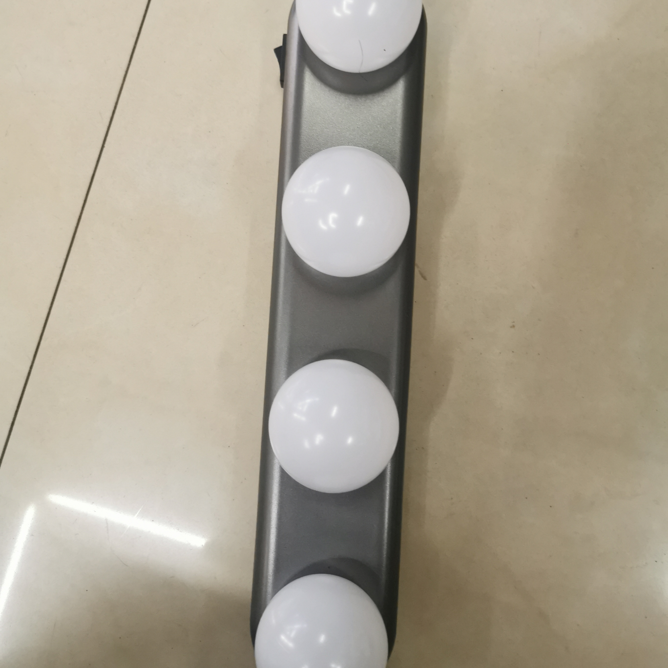 镜前灯4球泡化妆镜TB吸盘镜前灯免打孔跨境电商产品爆款