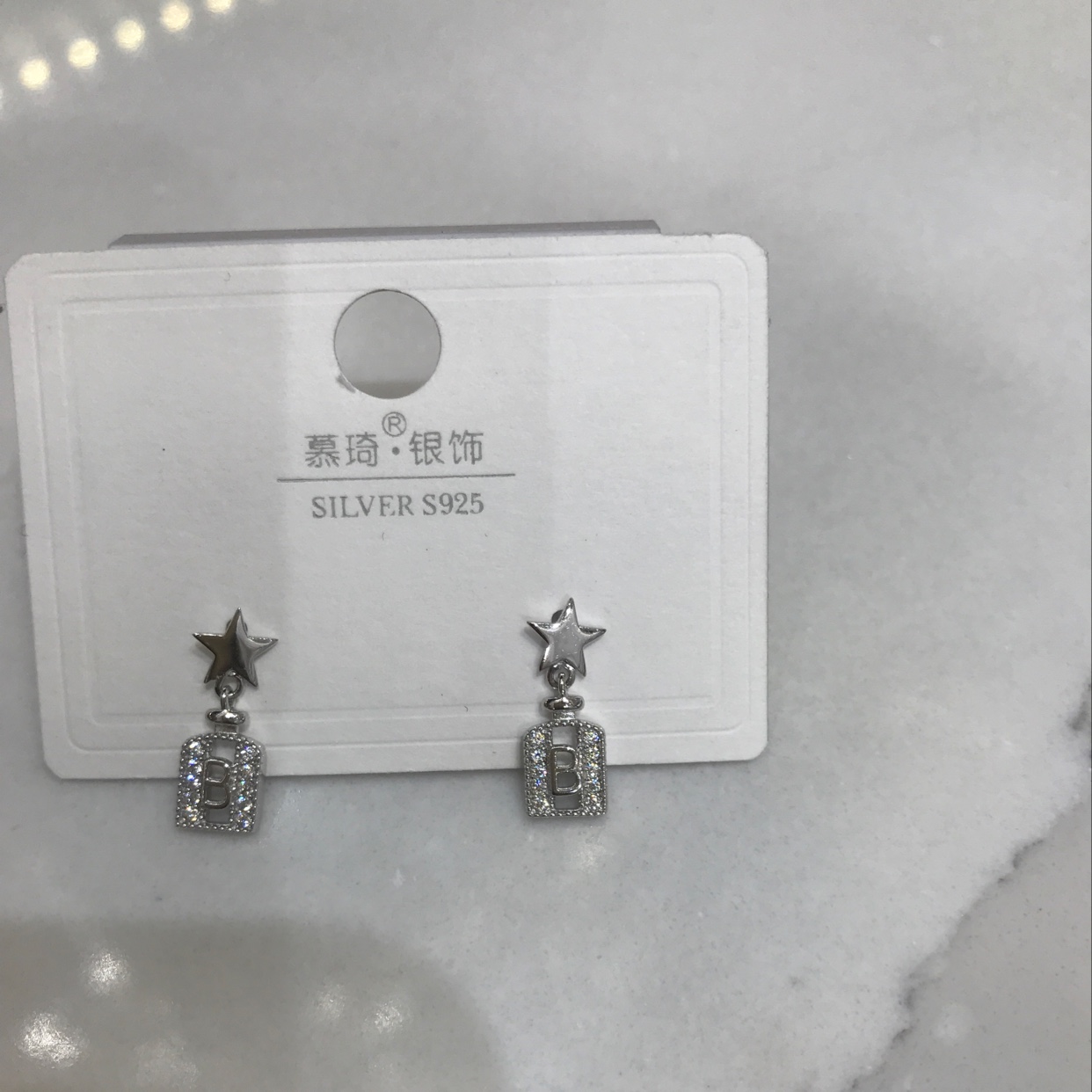 香水瓶。