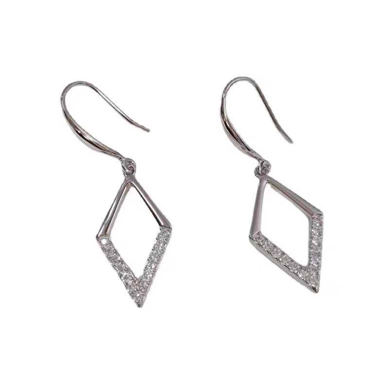 Diamond-shaped earrings, a new and trendy original design in 2021, with a cool and elegant style, are versatile earrings and ear hooks