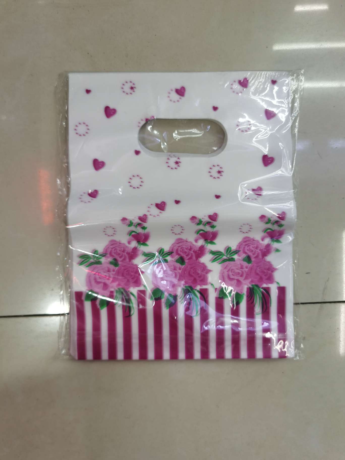 Plastic bags, pe flower bags, heart-shaped plastic bags, striped plastic bags, low-pressure plastic bags PE plastic bag. There are heart-shaped, flower-shaped and round ones. Dots. Stripes. Circles. Beauty pattern. Letter pattern. "Character" detail image 5