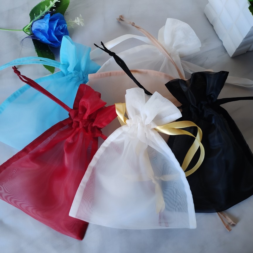 厂家直销:专业生产各种礼品袋，饰品袋，珍珠纱袋，绒布袋，棉布袋，麻布袋，眼镜袋等，可以来样定制。hp21058