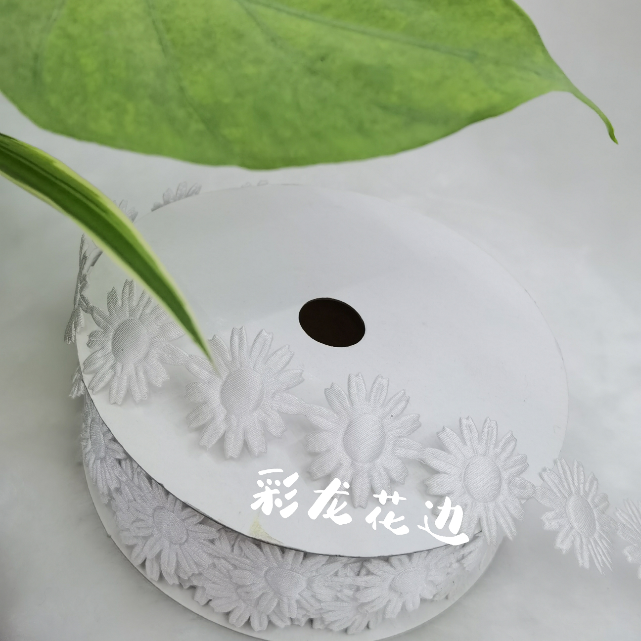花边，DIY制作，圣诞，服装，饰品，工艺品，纸，卡片，帽子等等各种厂品上都可搭配8ssd