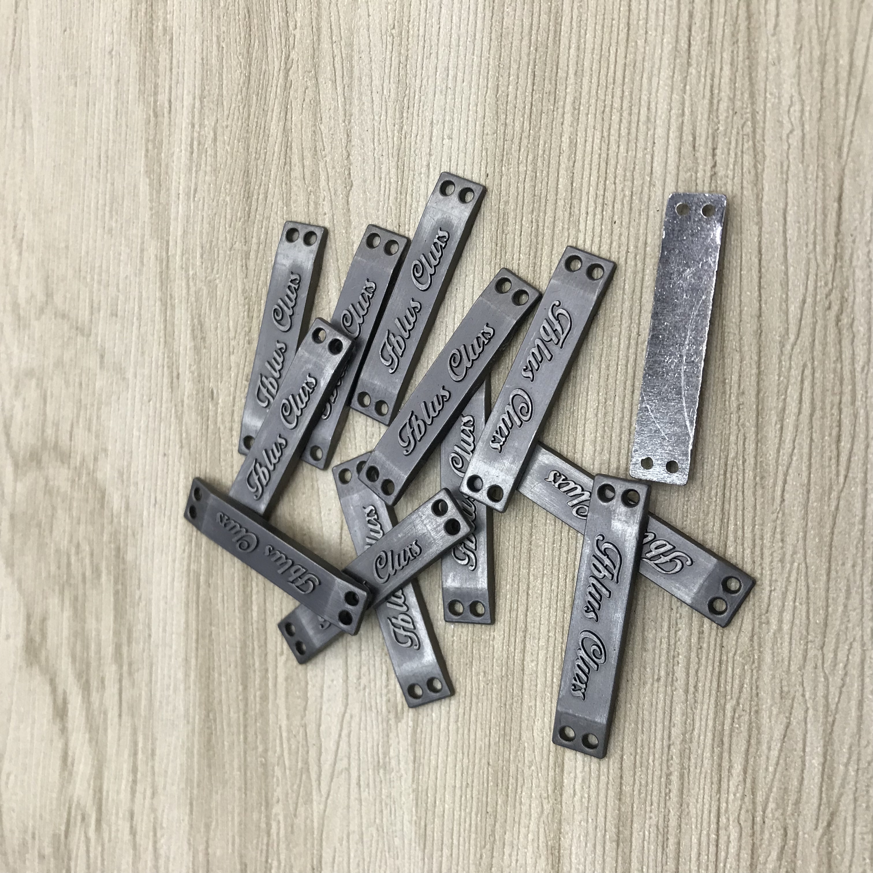 Factory direct sales of wire drawing technology for clothing decoration accessories detail image 4