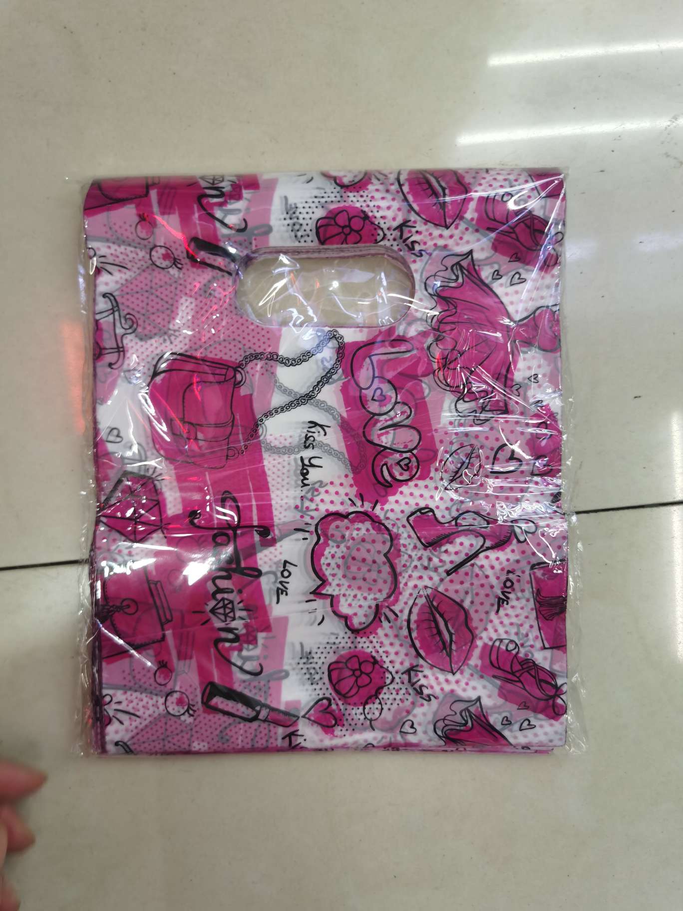 Plastic bags, pe flower bags, heart-shaped plastic bags, striped plastic bags, low-pressure plastic bags PE plastic bag. There are heart-shaped, flower-shaped and round ones. Dots. Stripes. Circles. Beauty pattern. Letter pattern. "Character" detail image 4