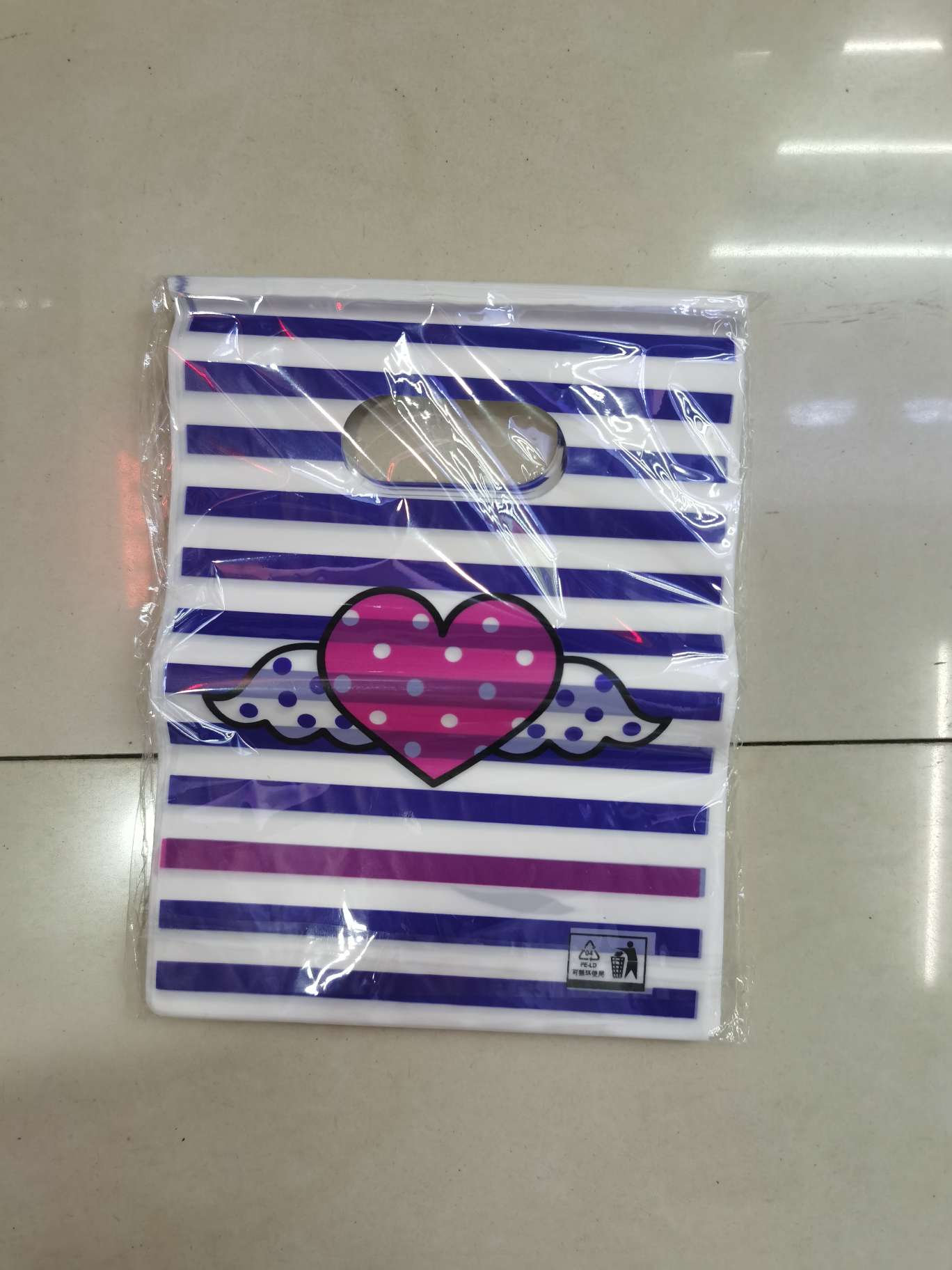Plastic bags, pe flower bags, heart-shaped plastic bags, striped plastic bags, low-pressure plastic bags PE plastic bag. There are heart-shaped, flower-shaped and round ones. Dots. Stripes. Circles. Beauty pattern. Letter pattern. "Character" detail image 1