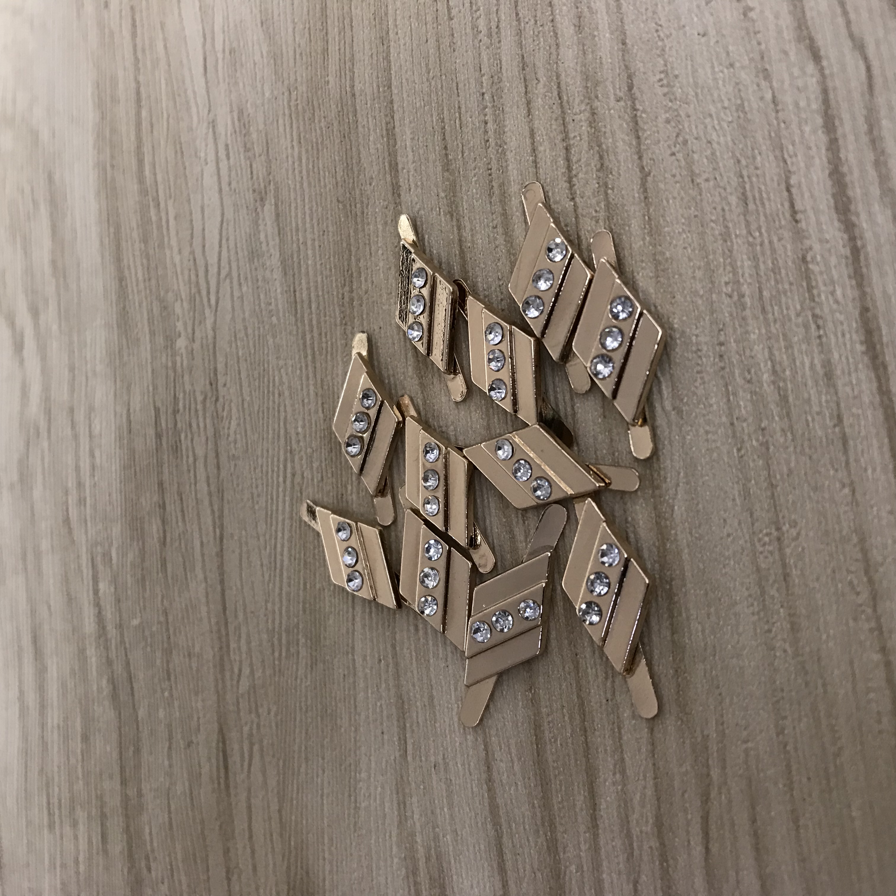 High-end diamond-encrusted clothing accessories detail image 3