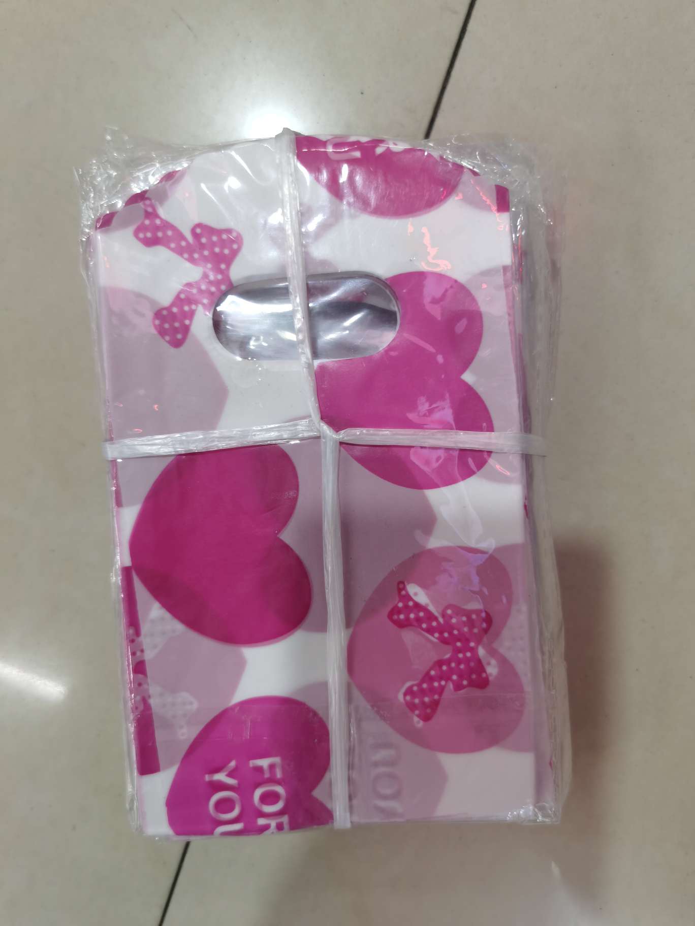 PE clothing bags, heart-shaped plastic bags, striped plastic bags, low-pressure plastic bags. PE plastic bag. There are heart-shaped, flower-shaped and round ones. Dots. Stripes. Circles. Beauty pattern. Letter pattern. Character pattern detail image 2