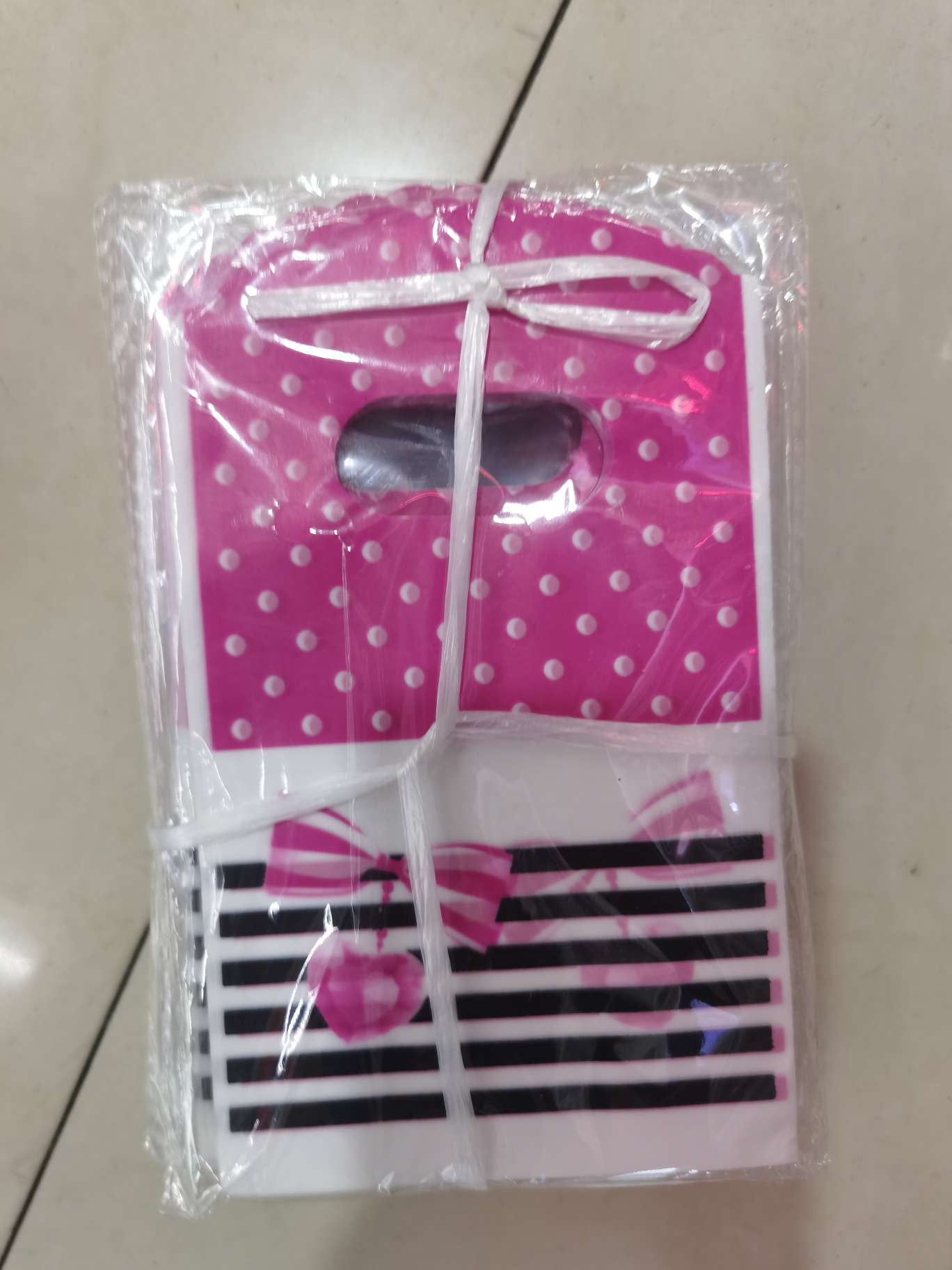PE clothing bags, heart-shaped plastic bags, striped plastic bags, low-pressure plastic bags. PE plastic bag. There are heart-shaped, flower-shaped and round ones. Dots. Stripes. Circles. Beauty pattern. Letter pattern. Character pattern detail image 4