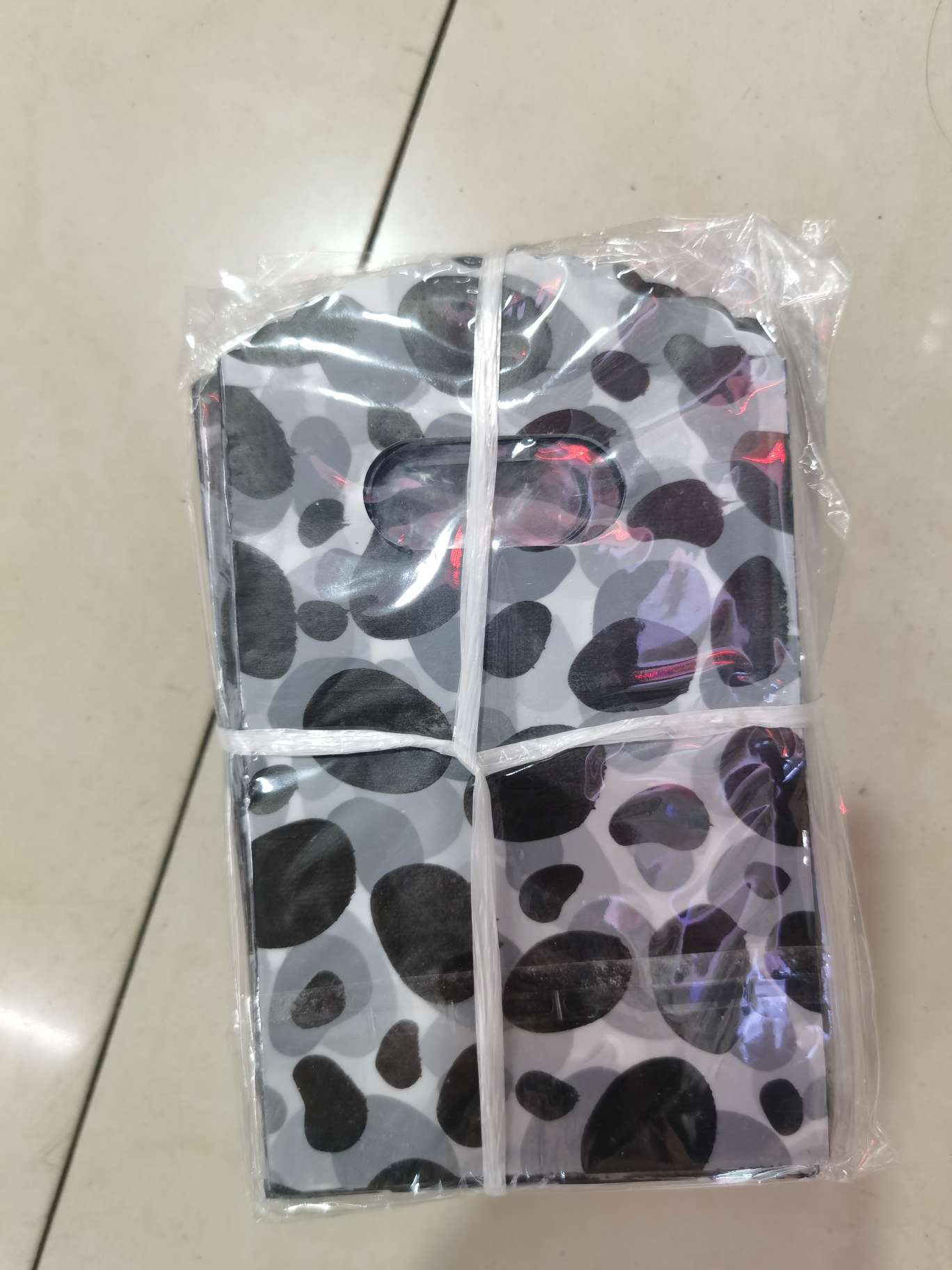 PE clothing bags, heart-shaped plastic bags, striped plastic bags, low-pressure plastic bags. PE plastic bag. There are heart-shaped, flower-shaped and round ones. Dots. Stripes. Circles. Beauty pattern. Letter pattern. Character pattern detail image 3