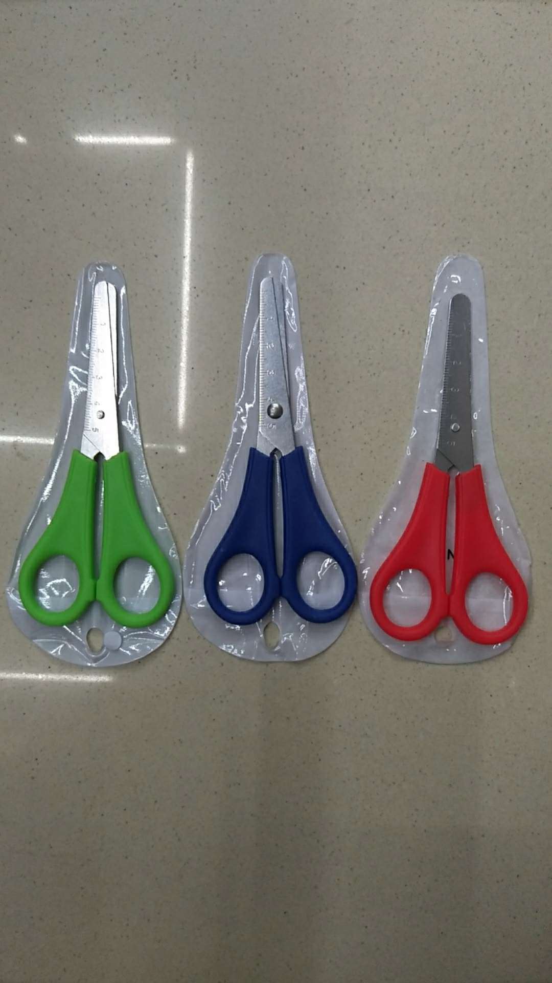 Five-inch cut scissors, student scissors, office student scissors, stationery and educational supplies scissors, children's scissors, children's handicraft scissors, hardware knives and scissors, office and sports hardware tools scissors Item Picture