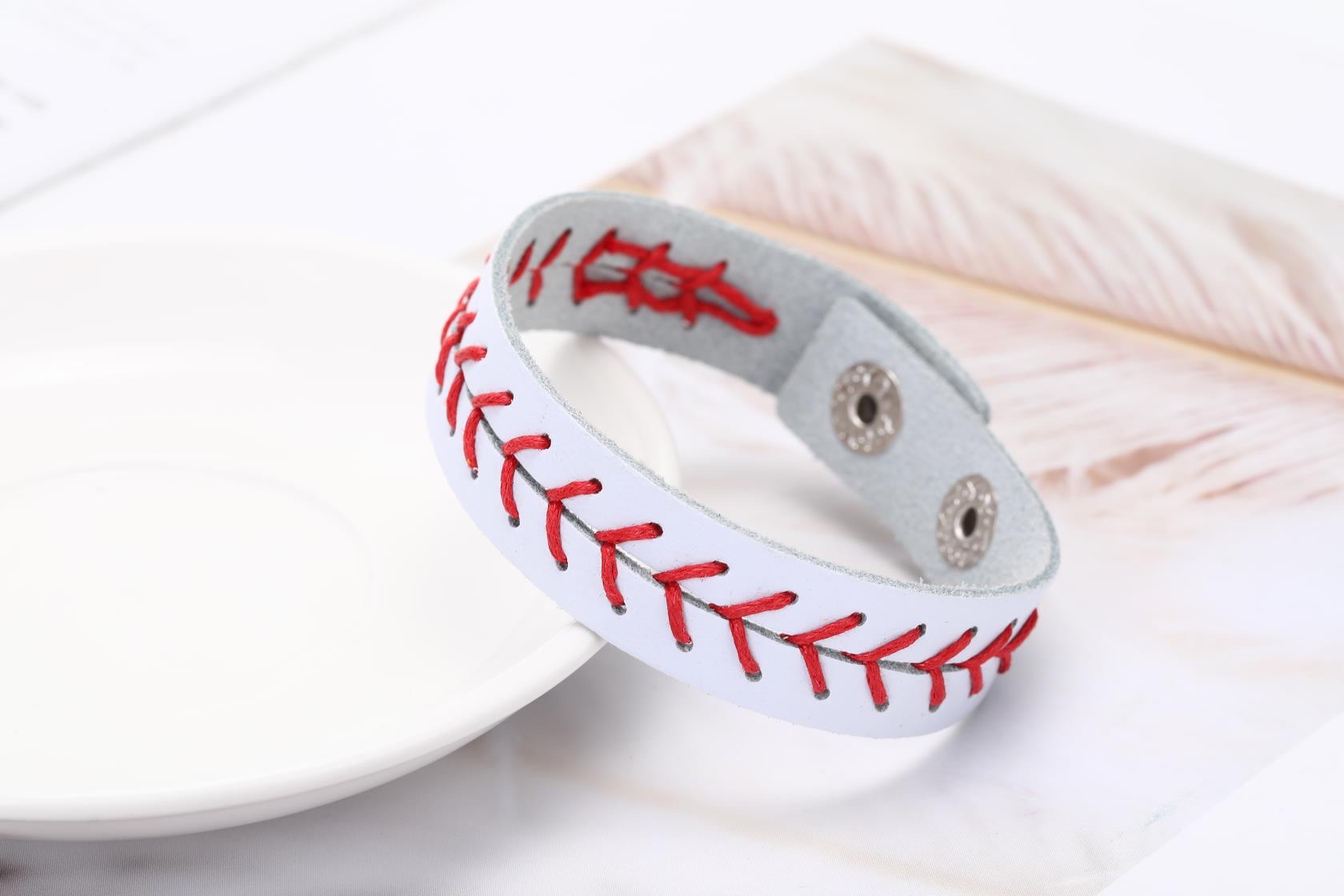 真皮棒球个性潮流时尚休闲手环详情图1