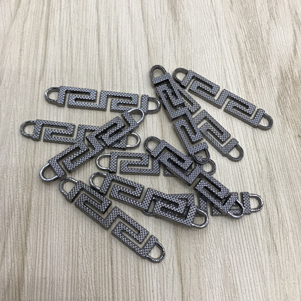 Alloy buckles for decorative accessories of clothing, bags, shoes and hats
