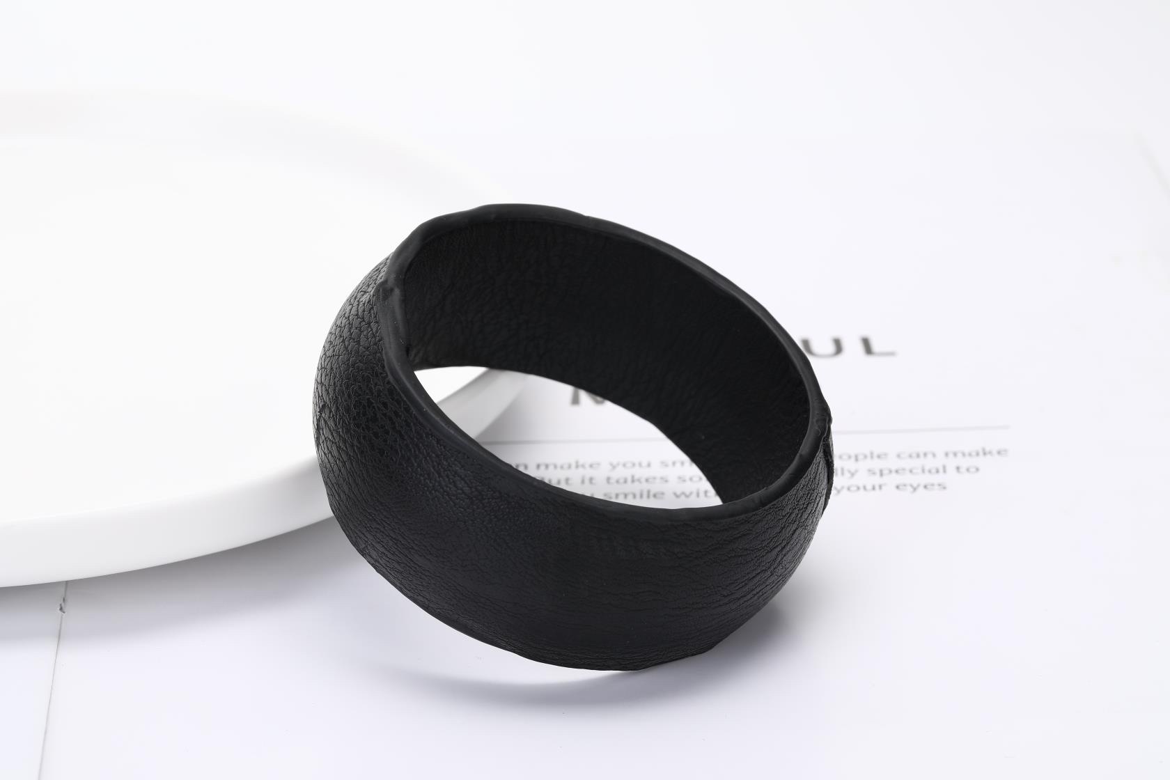 时尚潮流休闲宽皮质手环详情图3