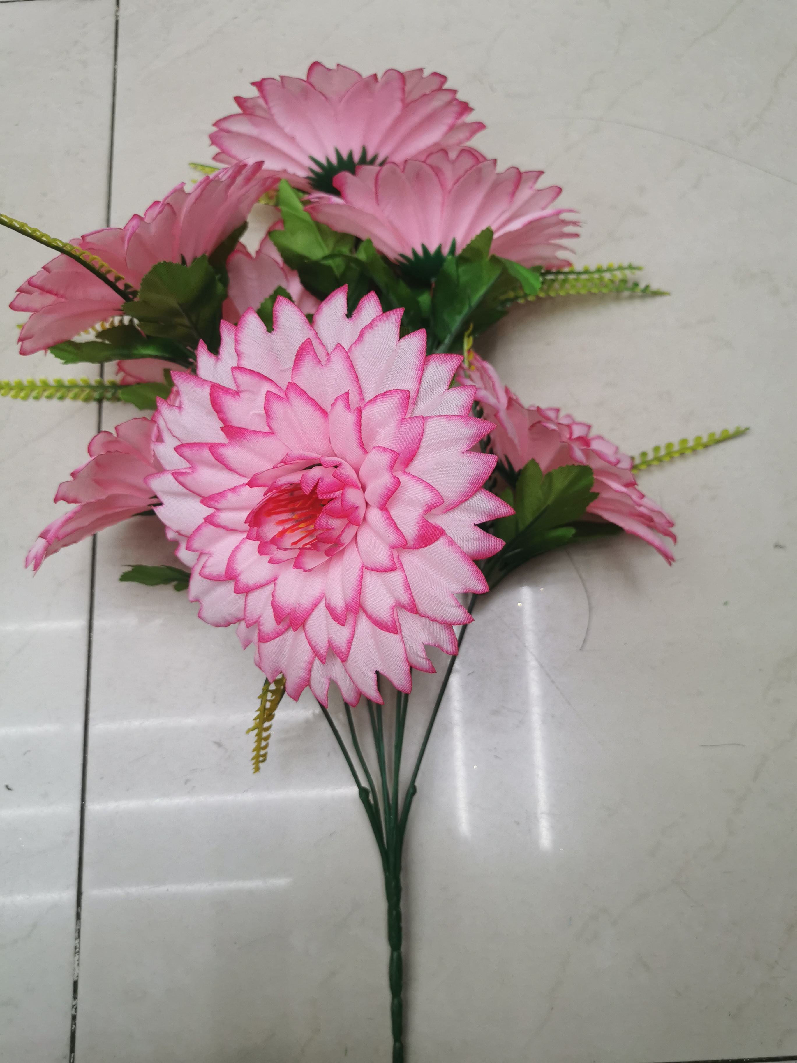 The 7-headed long-stemmed peony artificial flower, the lotus lantern artificial flower, and the Grand Tutor are details Picture
