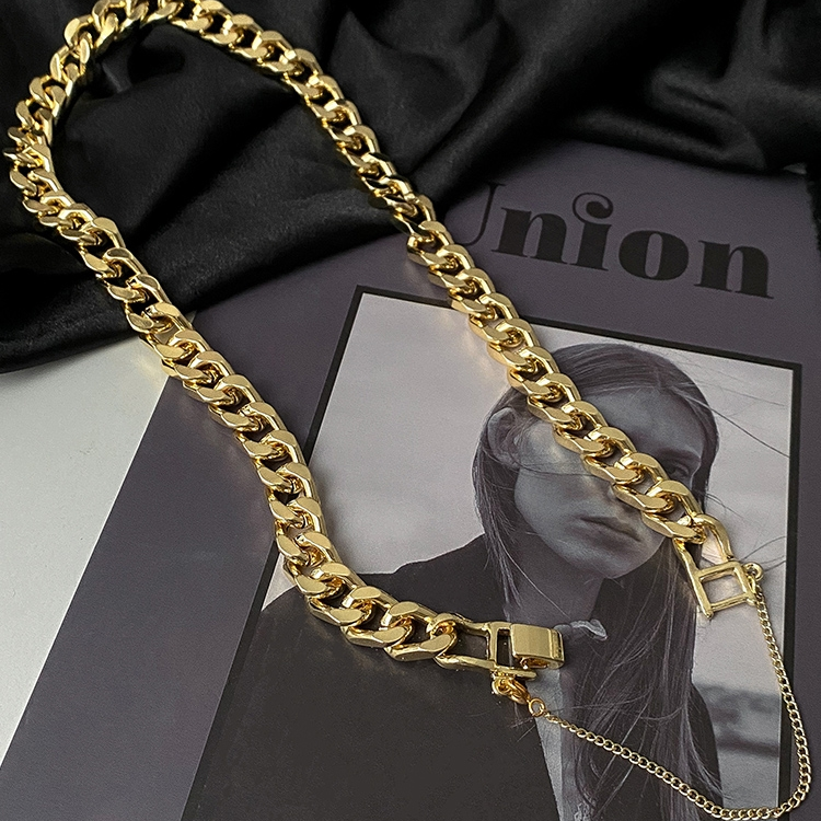 European and American cold wind portrait collarbone necklace 2021 new decorative fine simple pearl pendant collarbone chain rugged necklace 53