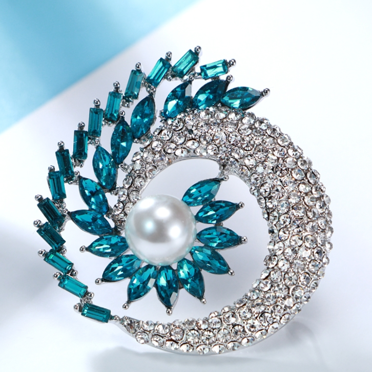 Brooch me 2082