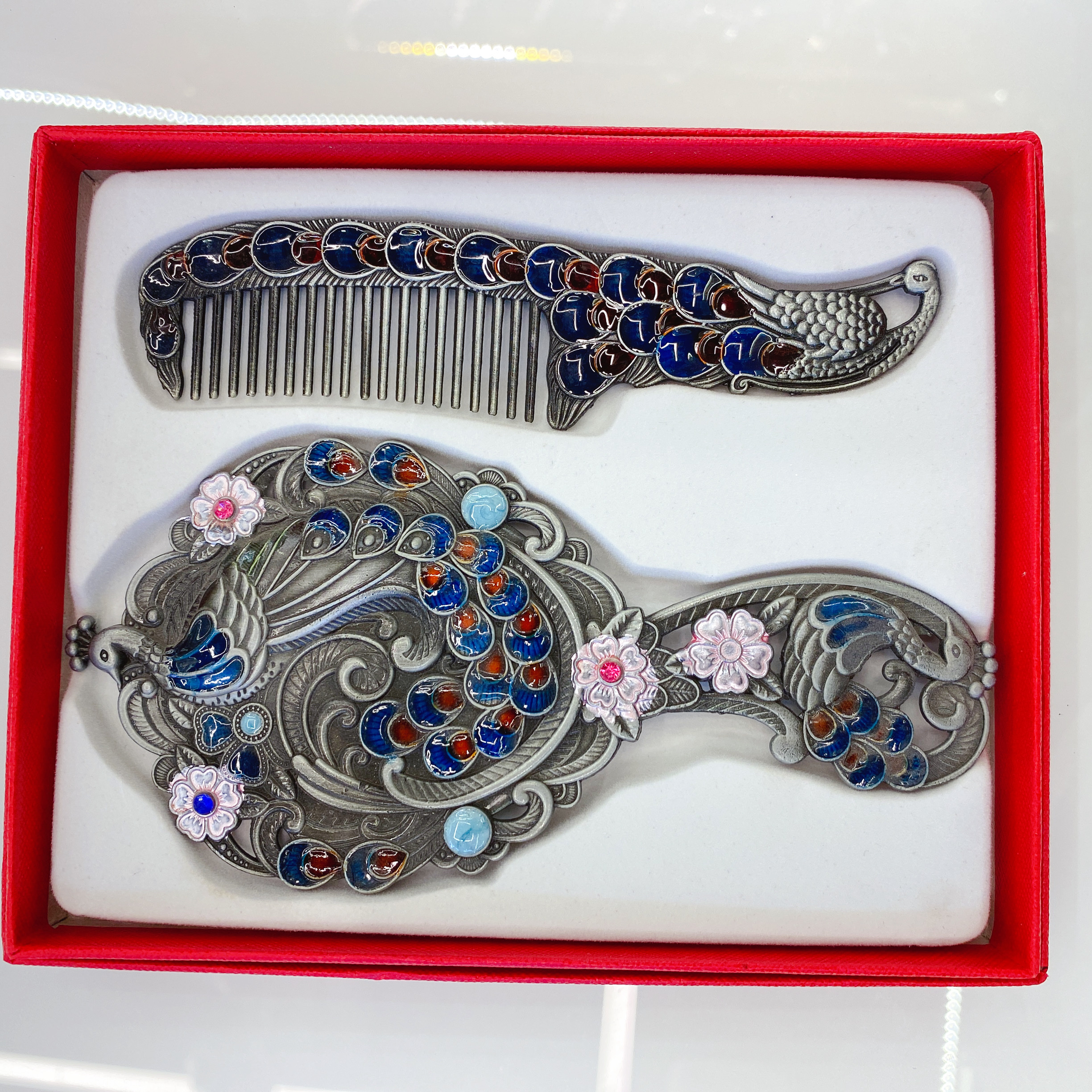 蝴蝶图案套镜白底实物图