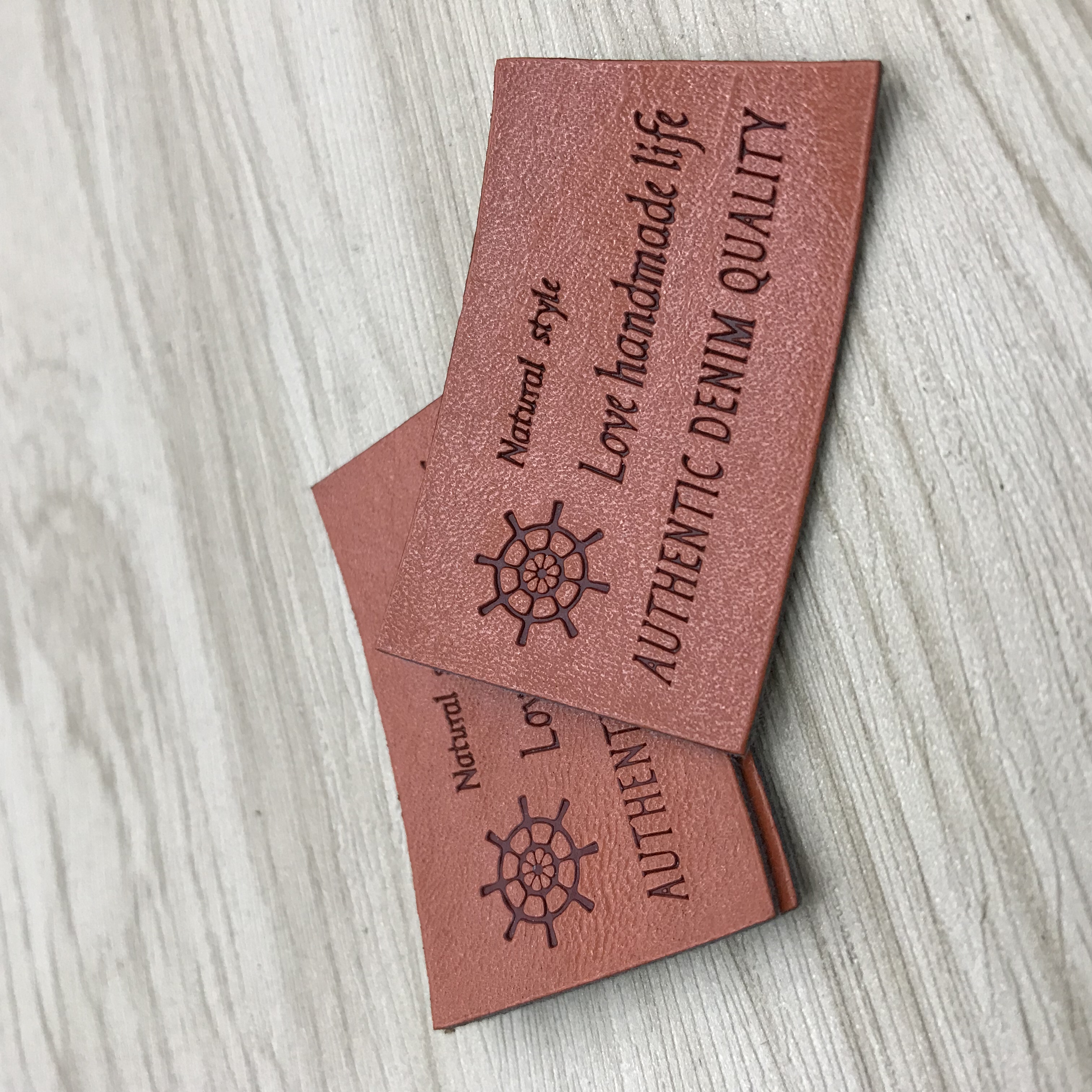 服装辅料箱包鞋帽装饰皮革pu皮标压印字母详情图3