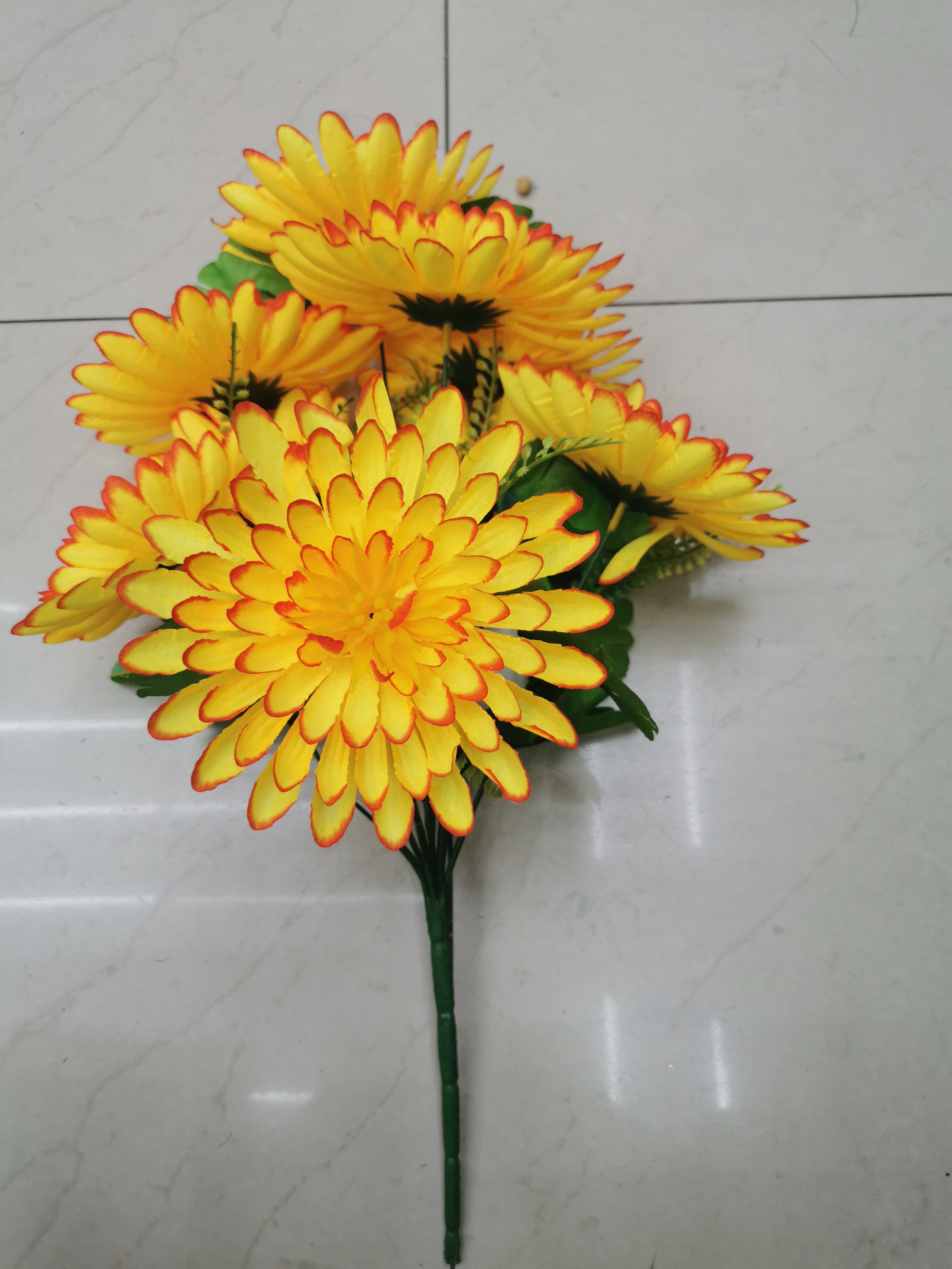 The glorious moment of 18 new chrysanthemum artificial flower skin in France details Picture